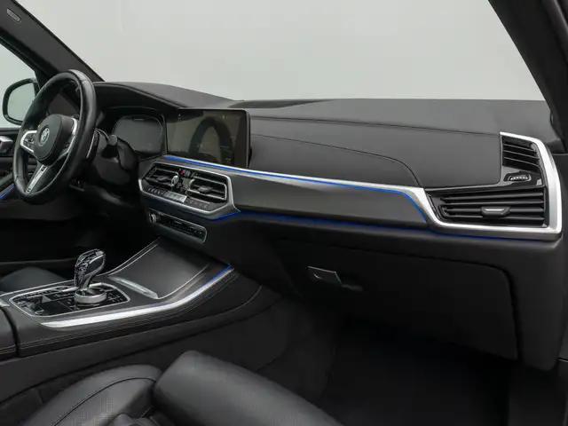BMW X5 M view 23