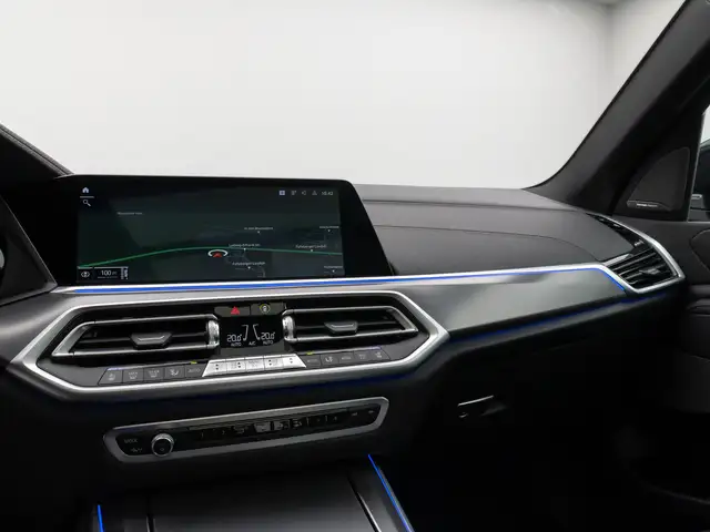 BMW X5 M view 21