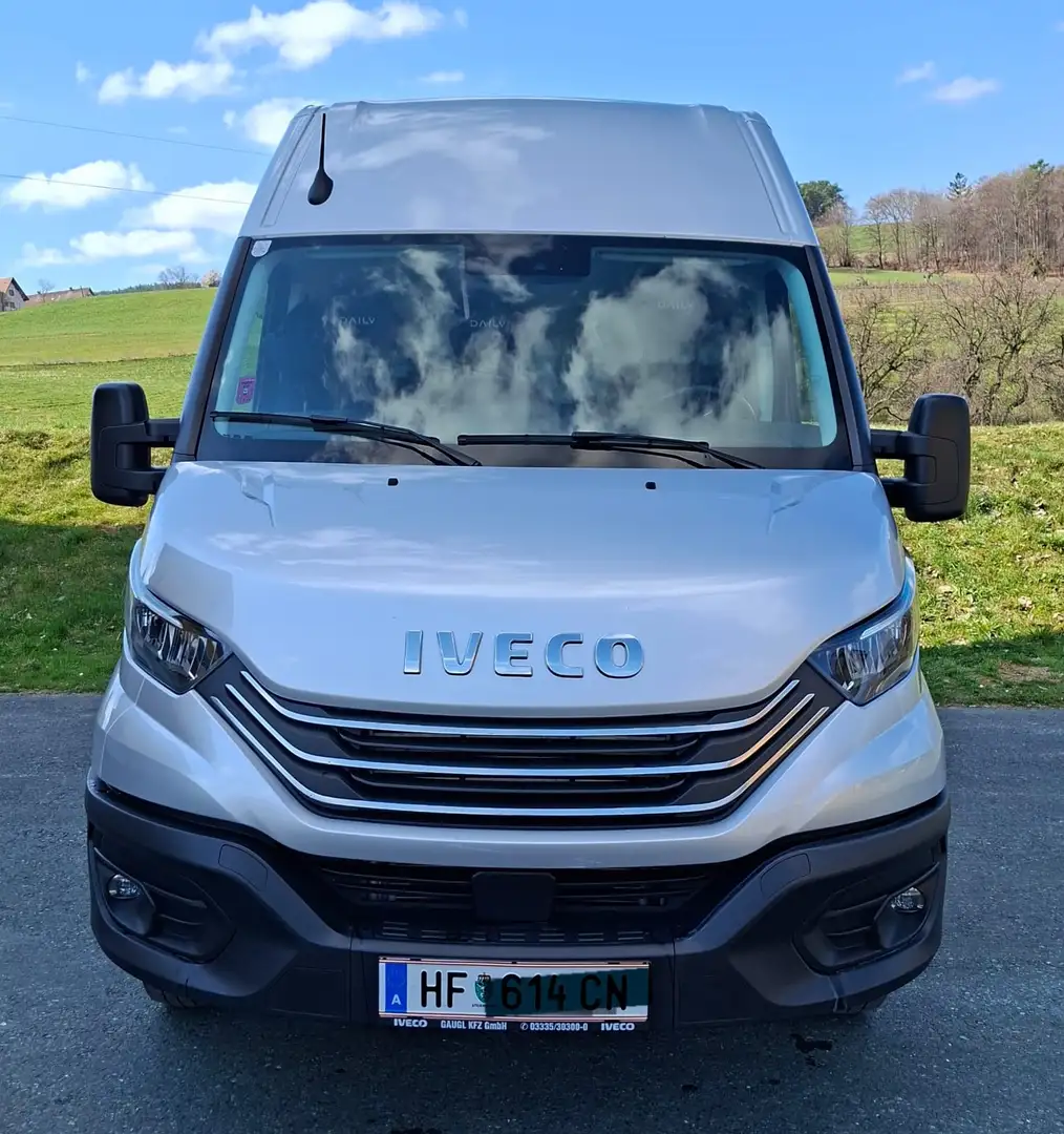 Iveco Daily 40 C35 Silber - 2