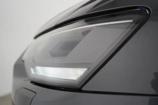 Audi A6 view 12