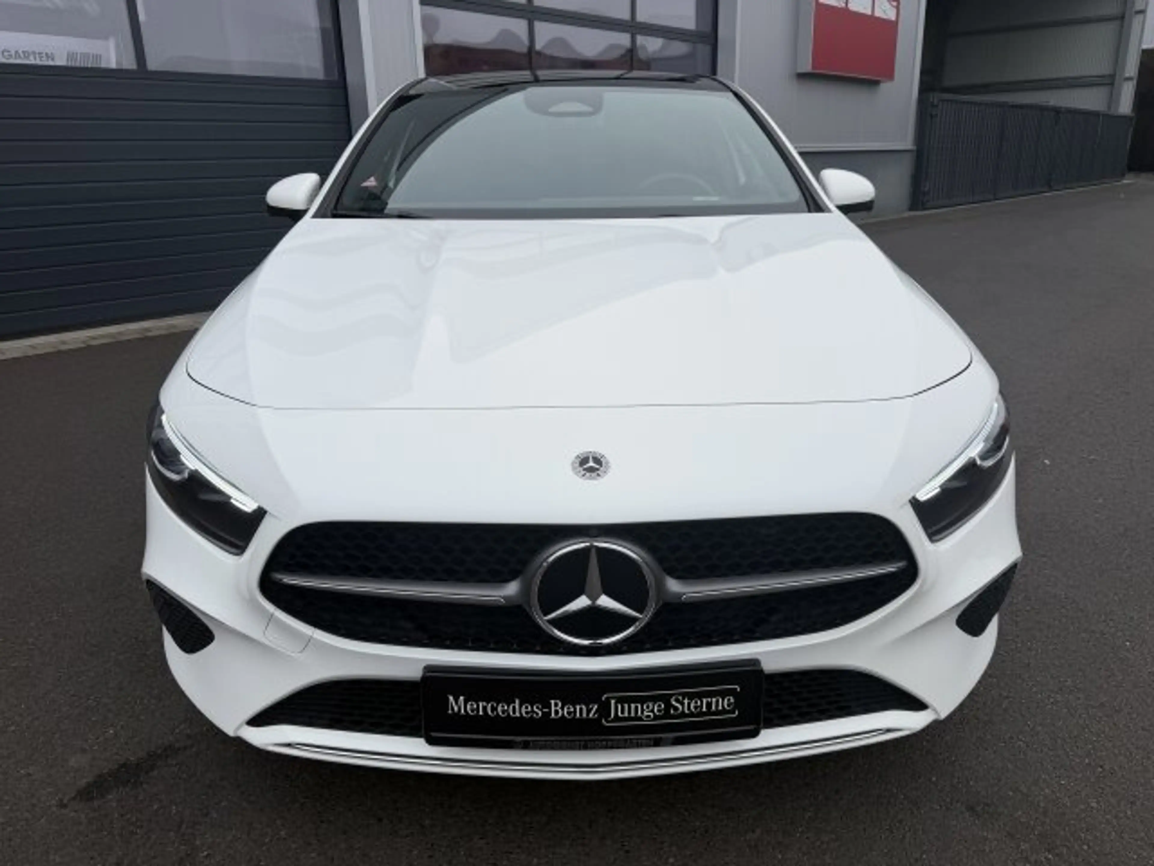 Mercedes-Benz A 180 A 180 Progressive LED Distronic Panorama 360°... — photo 3