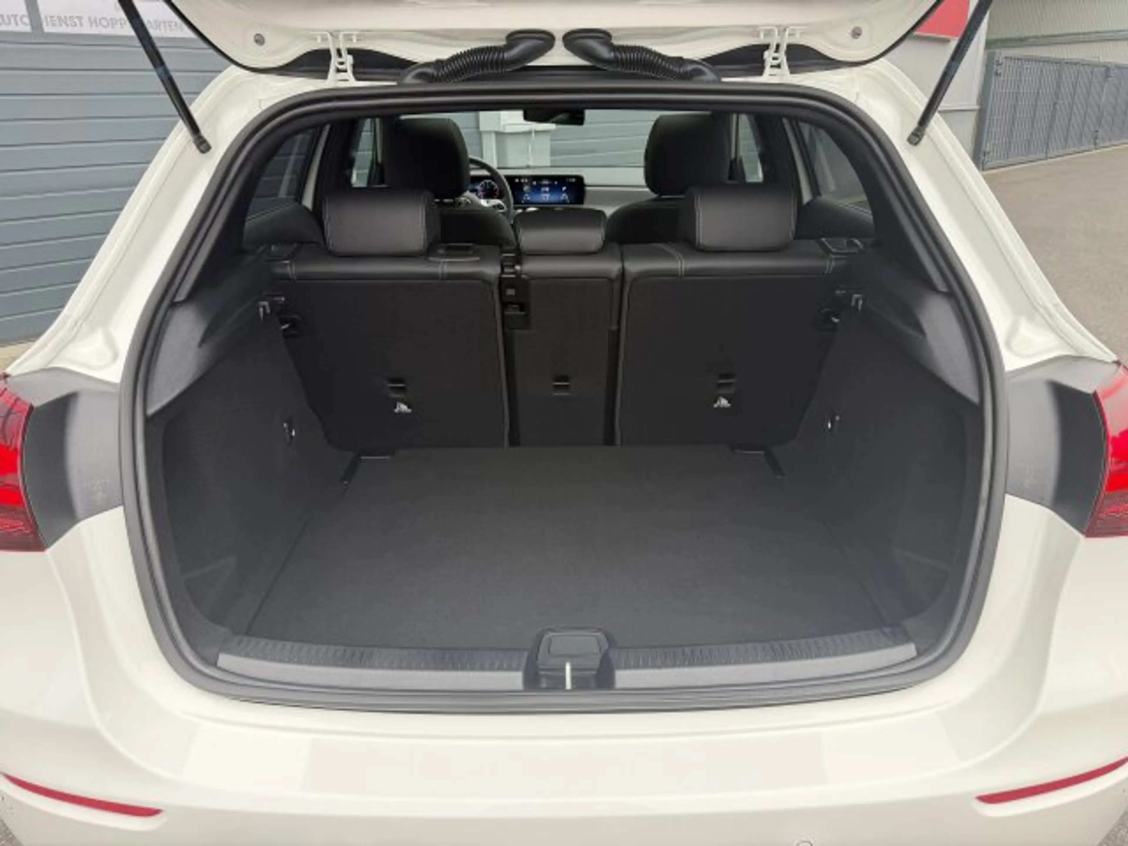 Mercedes-Benz A 180 A 180 Progressive LED Distronic Panorama 360°... — photo 8