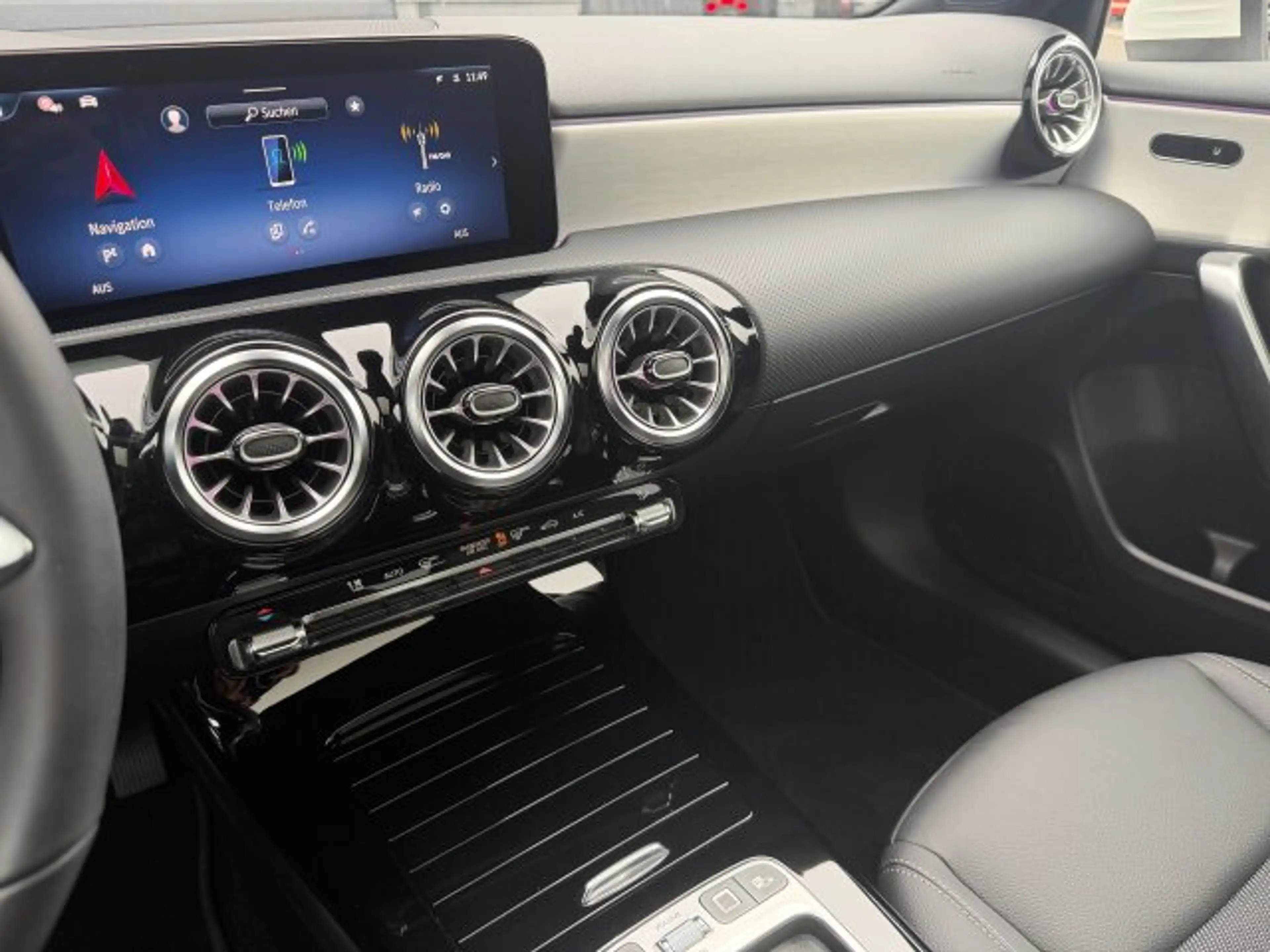 Mercedes-Benz A 180 A 180 Progressive LED Distronic Panorama 360°... — photo 12