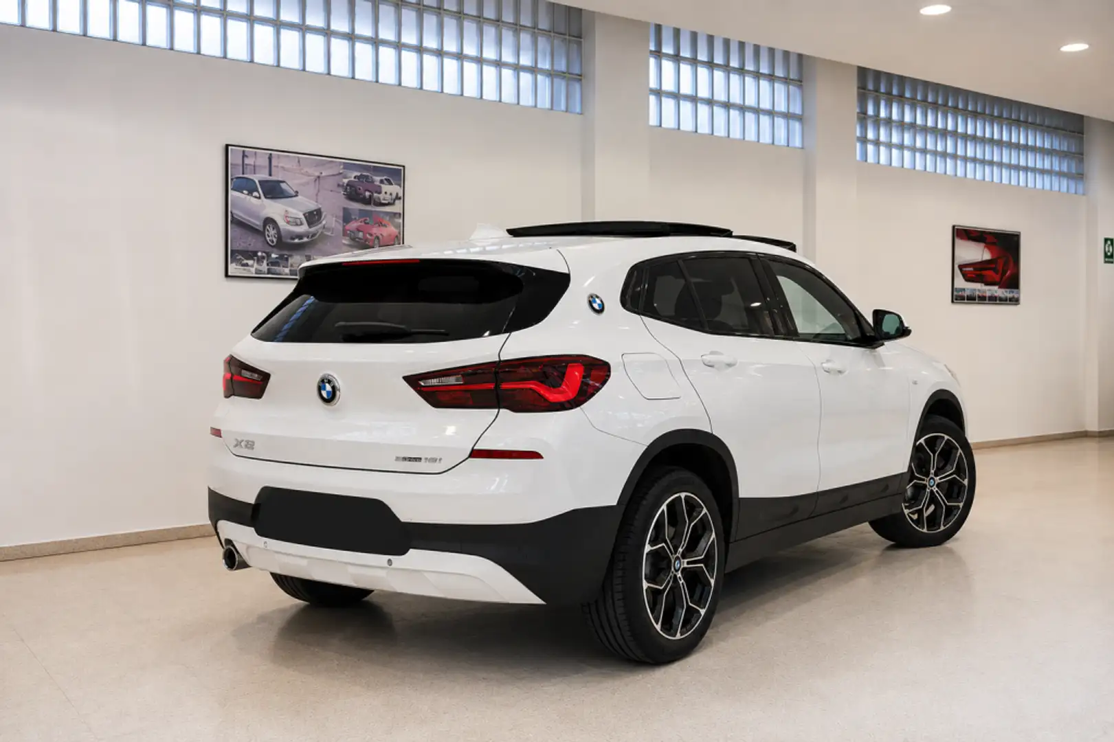 BMW X2 sDrive 18iA Blanco - 2