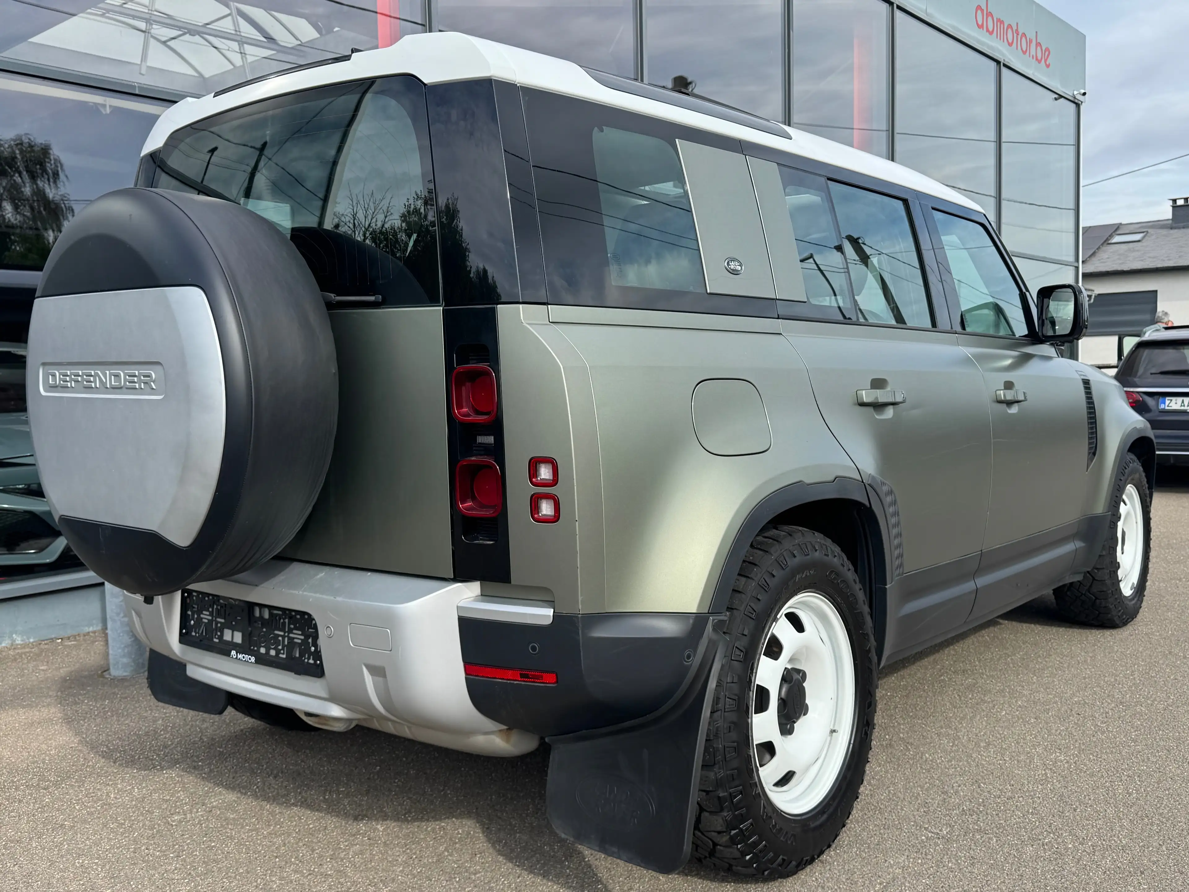 Land Rover Defender Defender 110 3.0 D MHEV D200 TOIT PANO CAMERA360 1ER PROPRIETAIRE FULL OPTION — photo 10