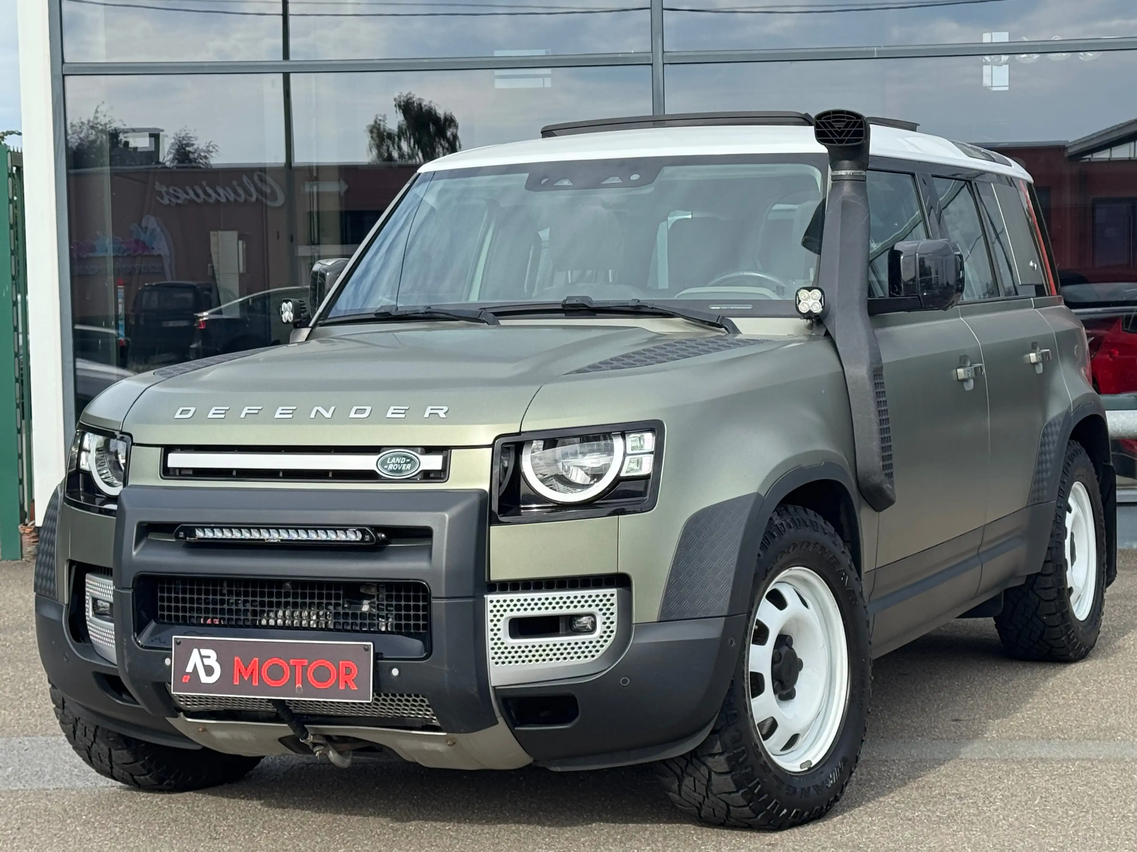 Land Rover Defender Defender 110 3.0 D MHEV D200 TOIT PANO CAMERA360 1ER PROPRIETAIRE FULL OPTION — photo 2
