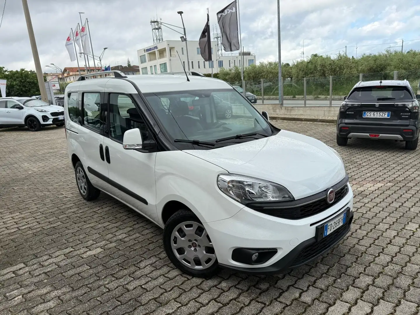 Fiat Doblo Doblo 1.6 mjt 16v 95cv 5 posti - ok neopatentati - Blanc - 1