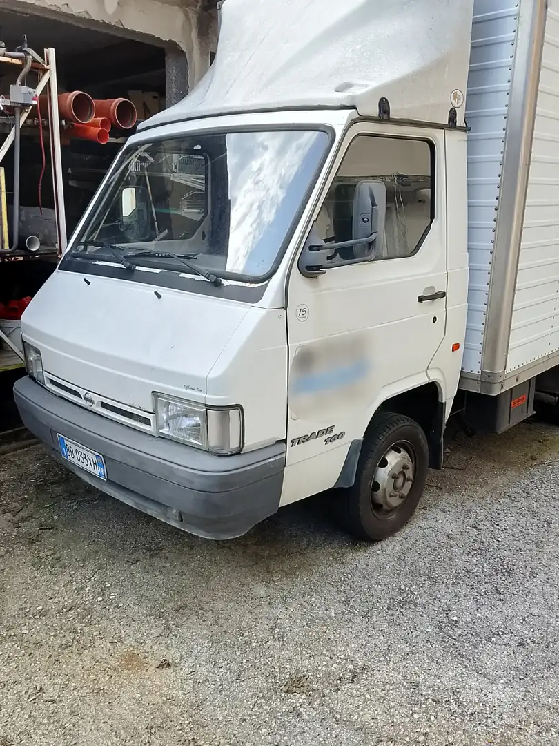 Nissan Trade Blanco - 1