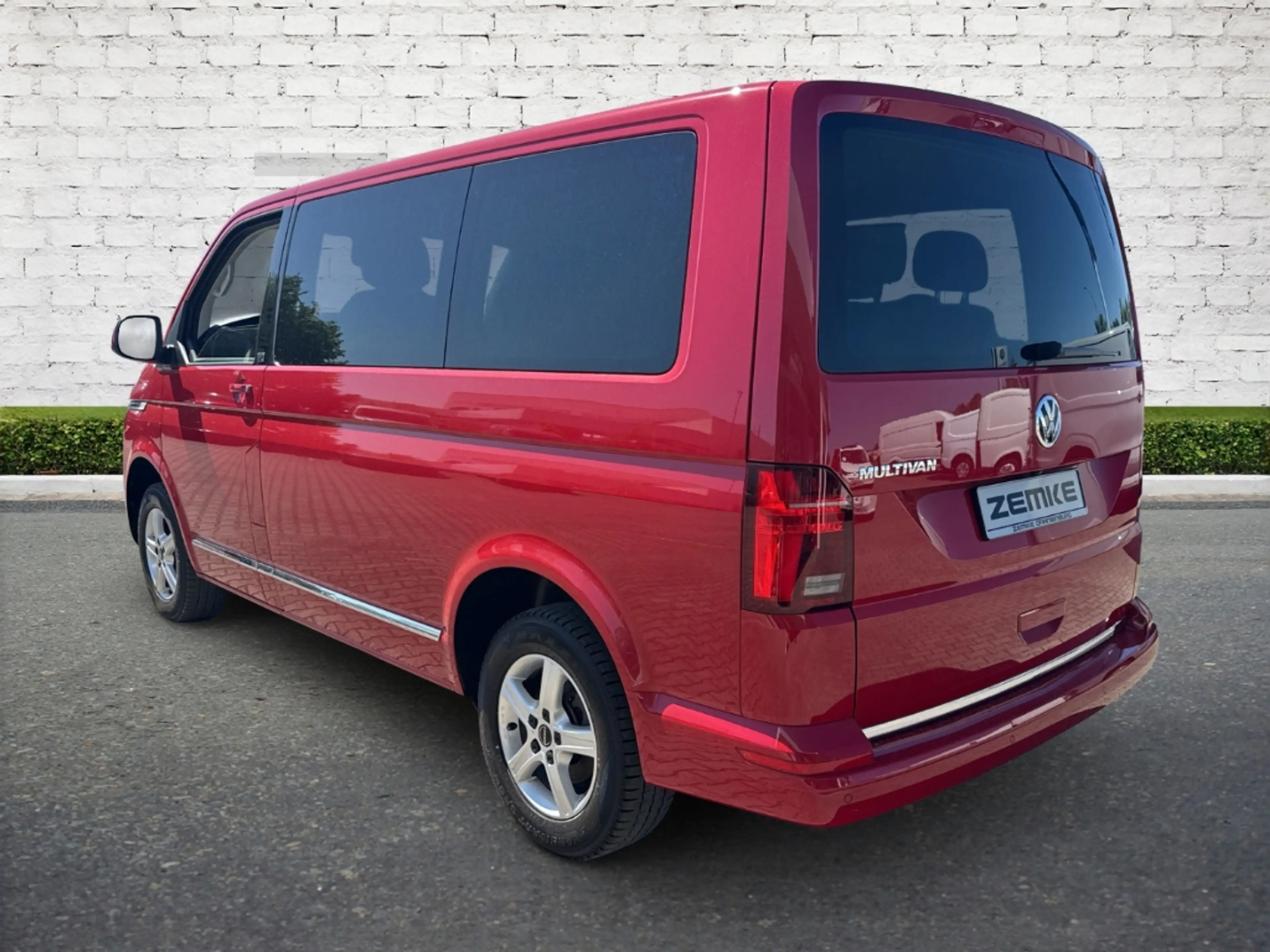 Volkswagen T6.1 Multivan 2.0 TDI DSG Generation Six StandHZG Navi LED Dyn. — photo 3