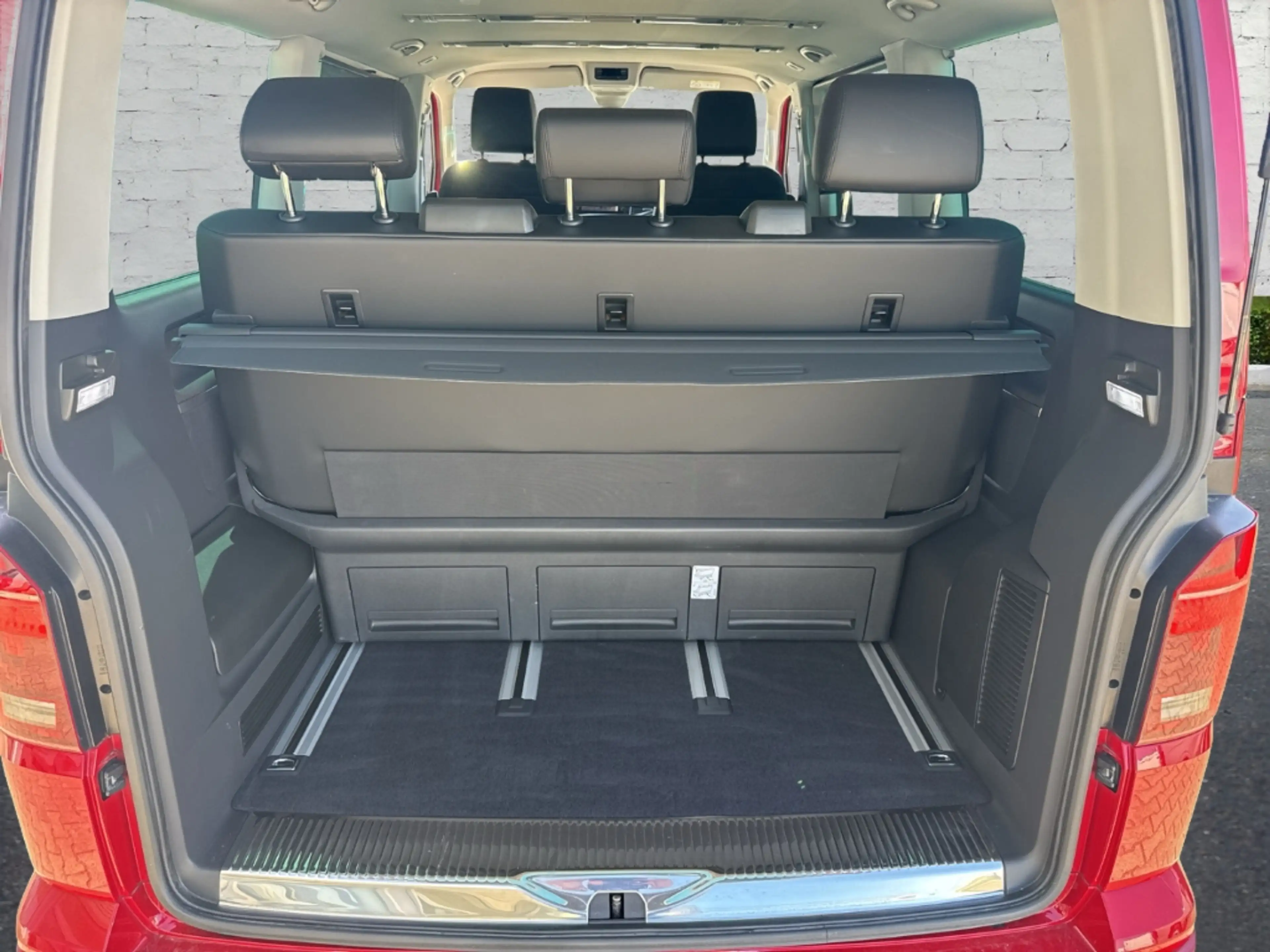 Volkswagen T6.1 Multivan 2.0 TDI DSG Generation Six StandHZG Navi LED Dyn. — photo 15