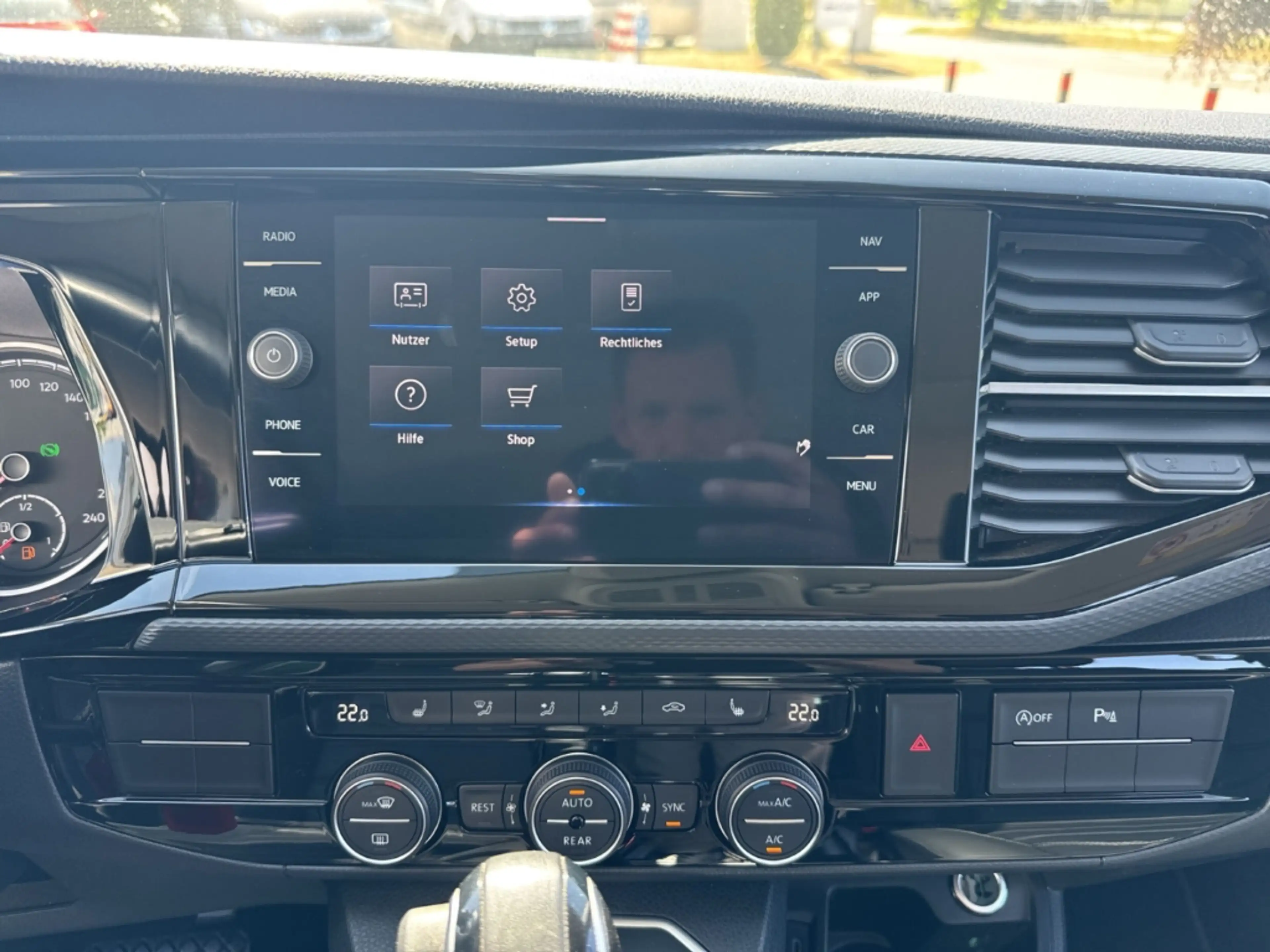 Volkswagen T6.1 Multivan 2.0 TDI DSG Generation Six StandHZG Navi LED Dyn. — photo 12