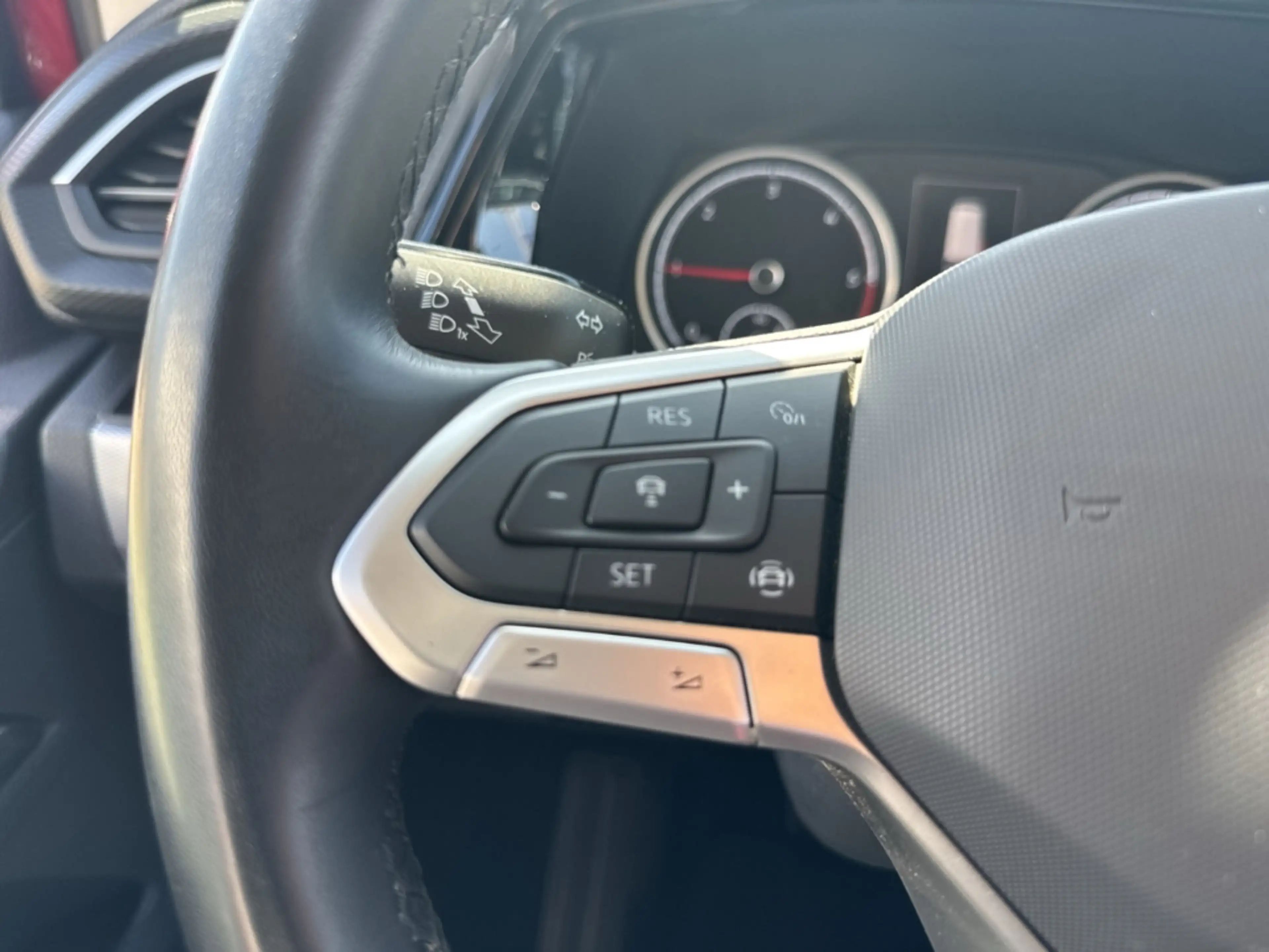 Volkswagen T6.1 Multivan 2.0 TDI DSG Generation Six StandHZG Navi LED Dyn. — photo 11