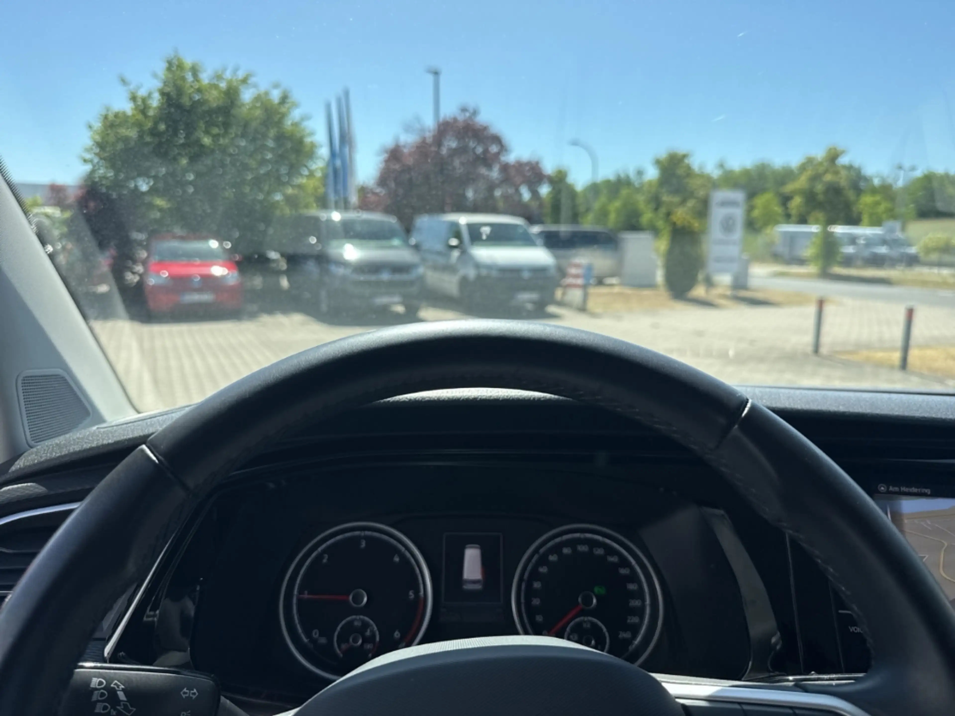 Volkswagen T6.1 Multivan 2.0 TDI DSG Generation Six StandHZG Navi LED Dyn. — photo 14