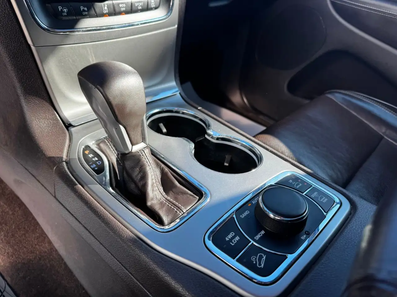 Jeep Grand Cherokee снимка Jeep Grand Cherokee
