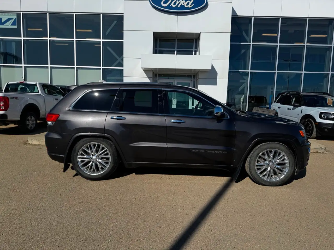 Jeep Grand Cherokee снимка Jeep Grand Cherokee