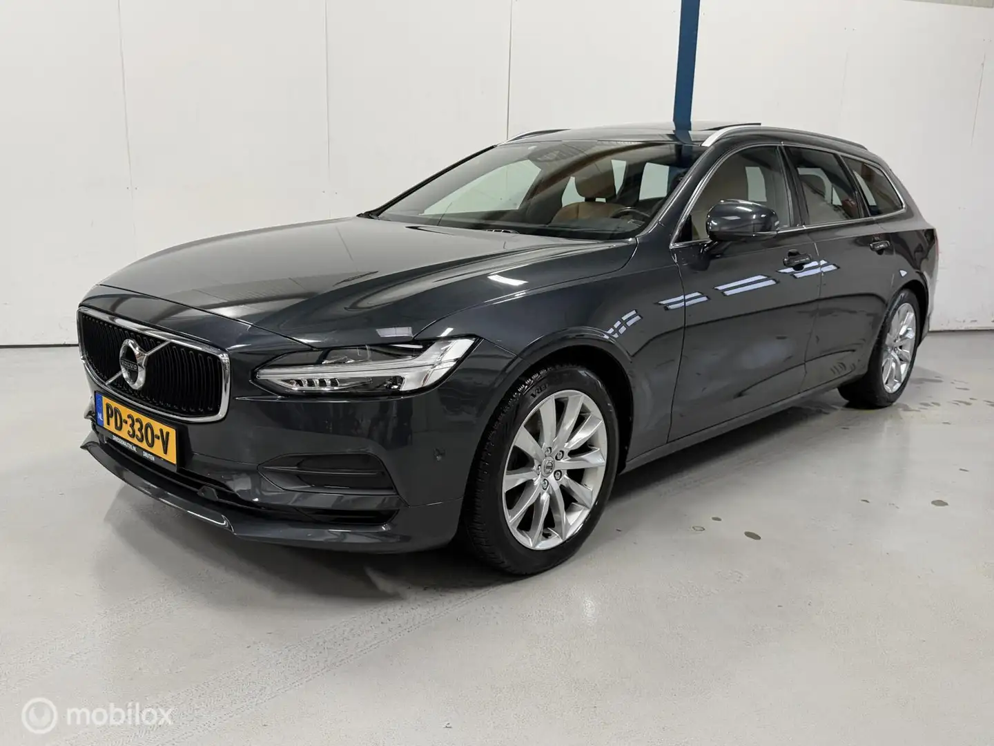 Volvo V90 2.0 T5 Momentum PANO/HUD/360/LEER/CARPLAY Grau - 1