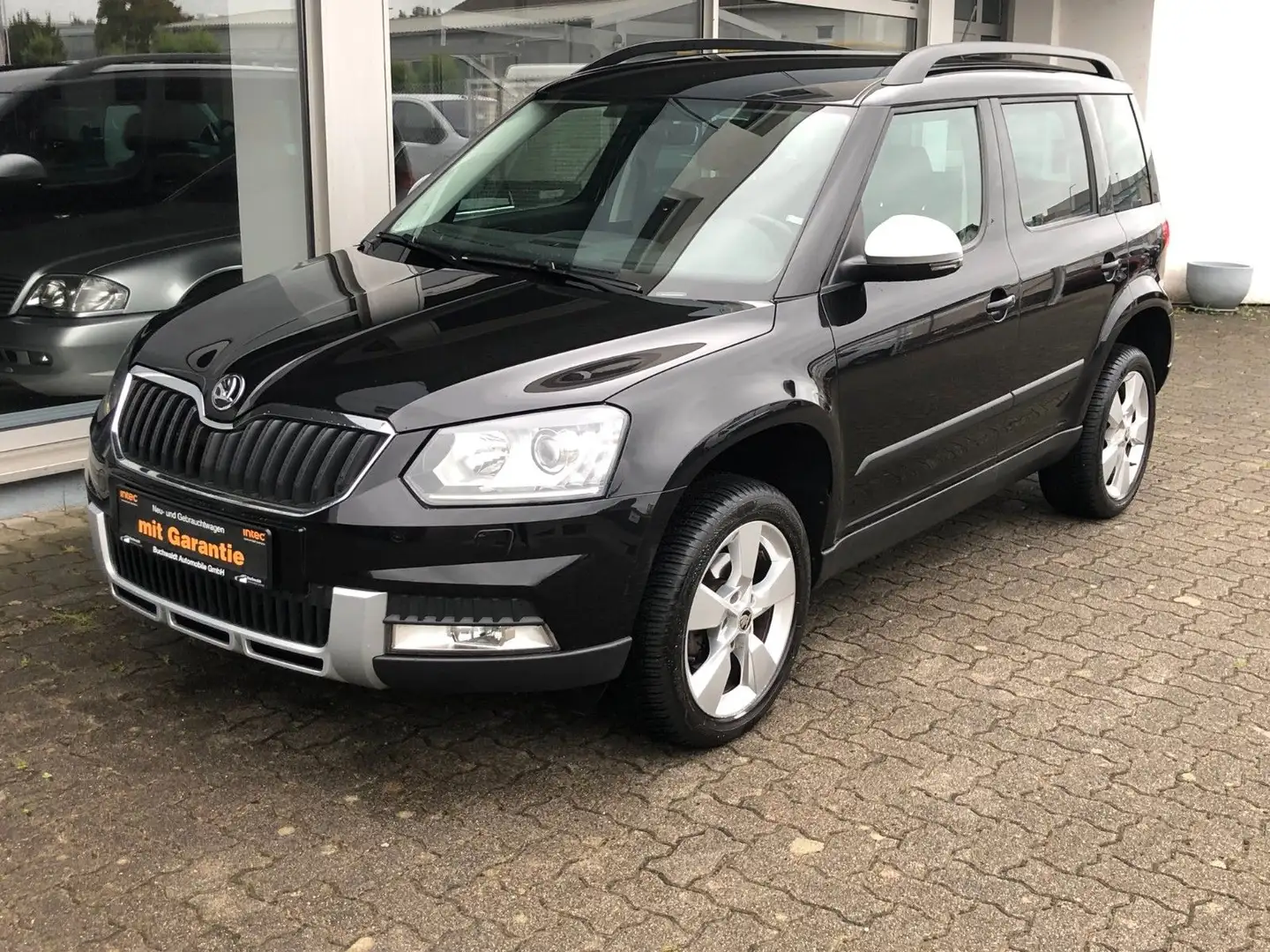 Skoda Yeti 1.4 TSI DSG Ambition Outdoor 4x4 Euro 6 Schwarz - 1