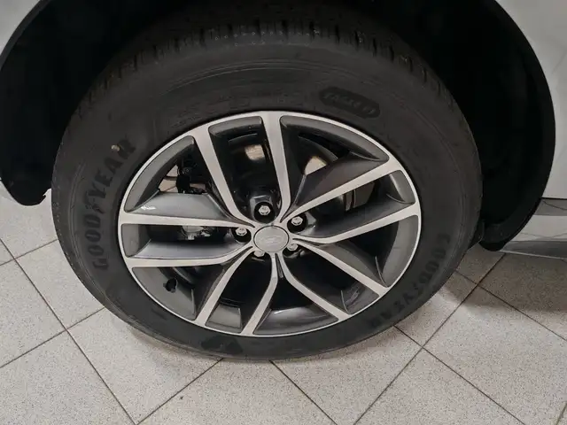 Land Rover Range Rover Evoque view 9