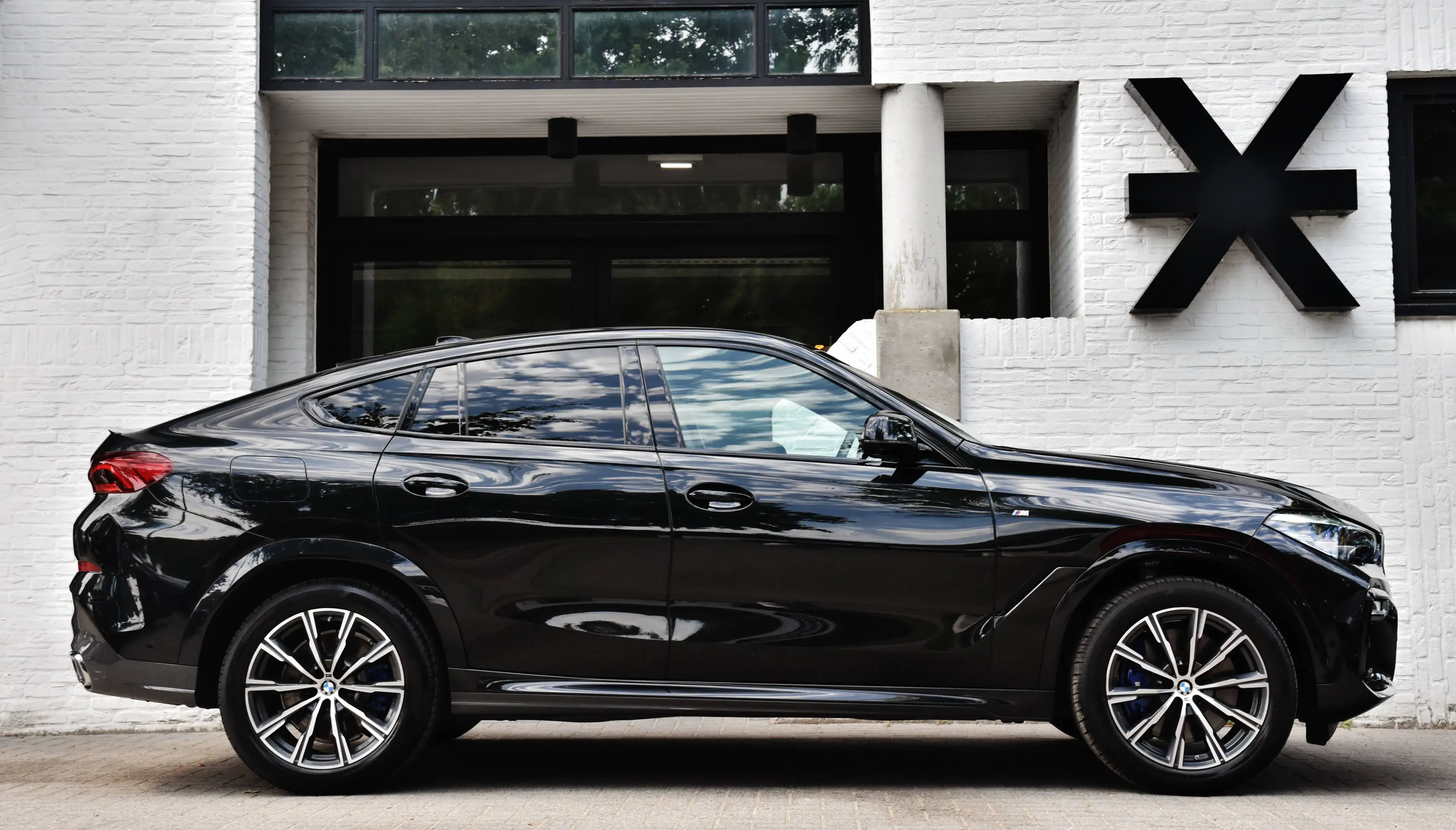 BMW X6 XDRIVE30D AS M PACK *** TREKHAAK / ICONIC GLOW / 360 CAMERA *** — photo 3