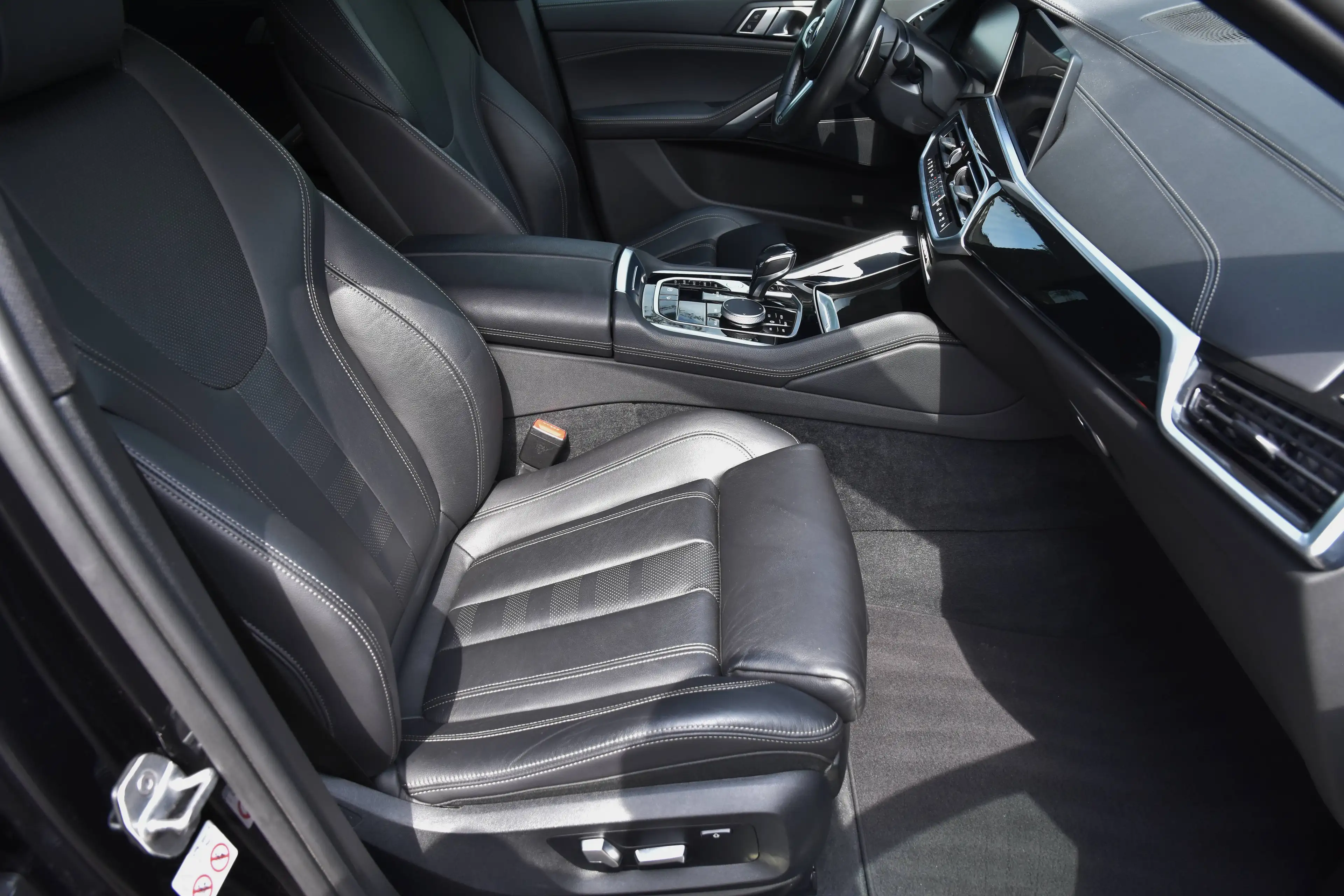 BMW X6 XDRIVE30D AS M PACK *** TREKHAAK / ICONIC GLOW / 360 CAMERA *** — photo 14