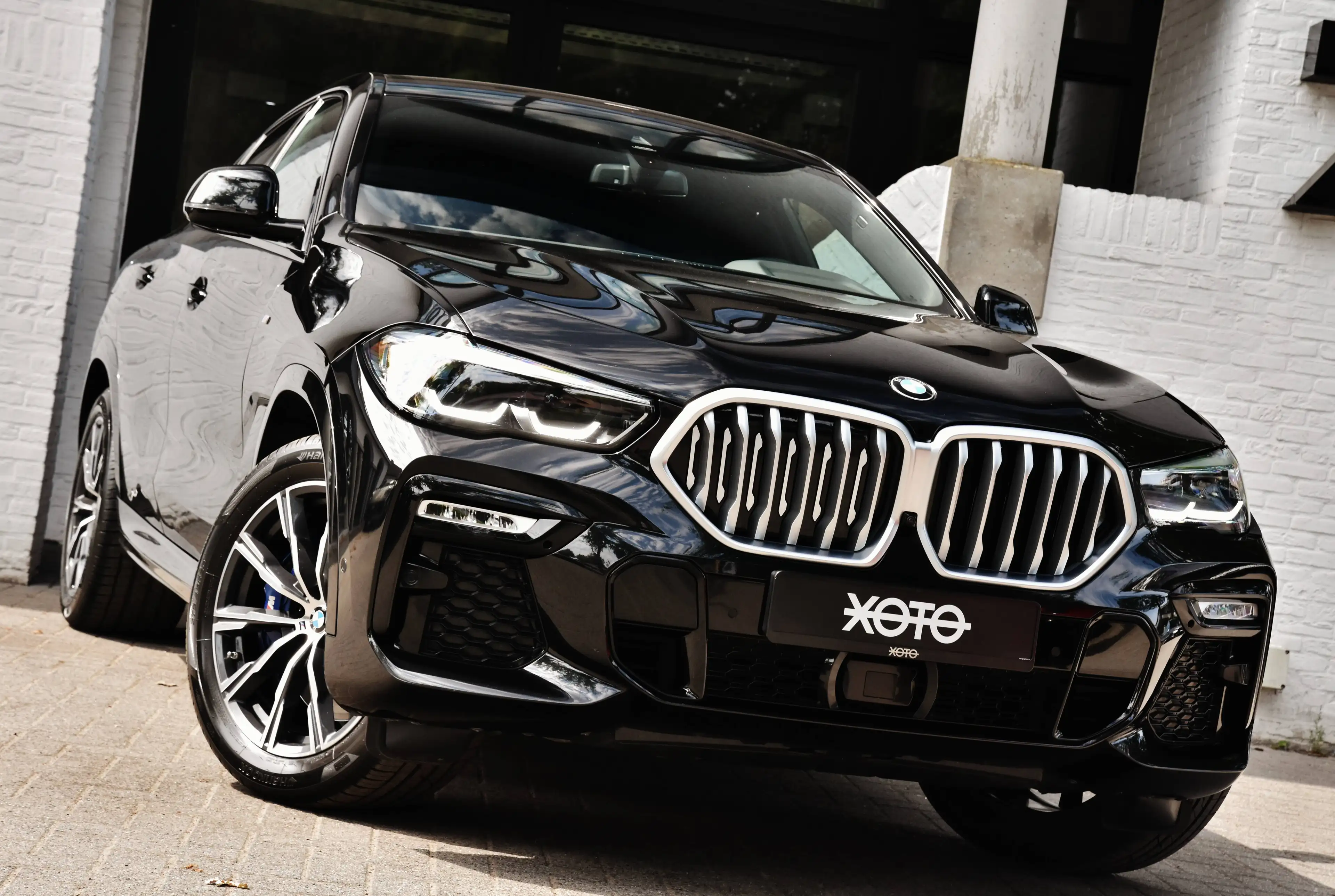 BMW X6 XDRIVE30D AS M PACK *** TREKHAAK / ICONIC GLOW / 360 CAMERA *** — photo 2