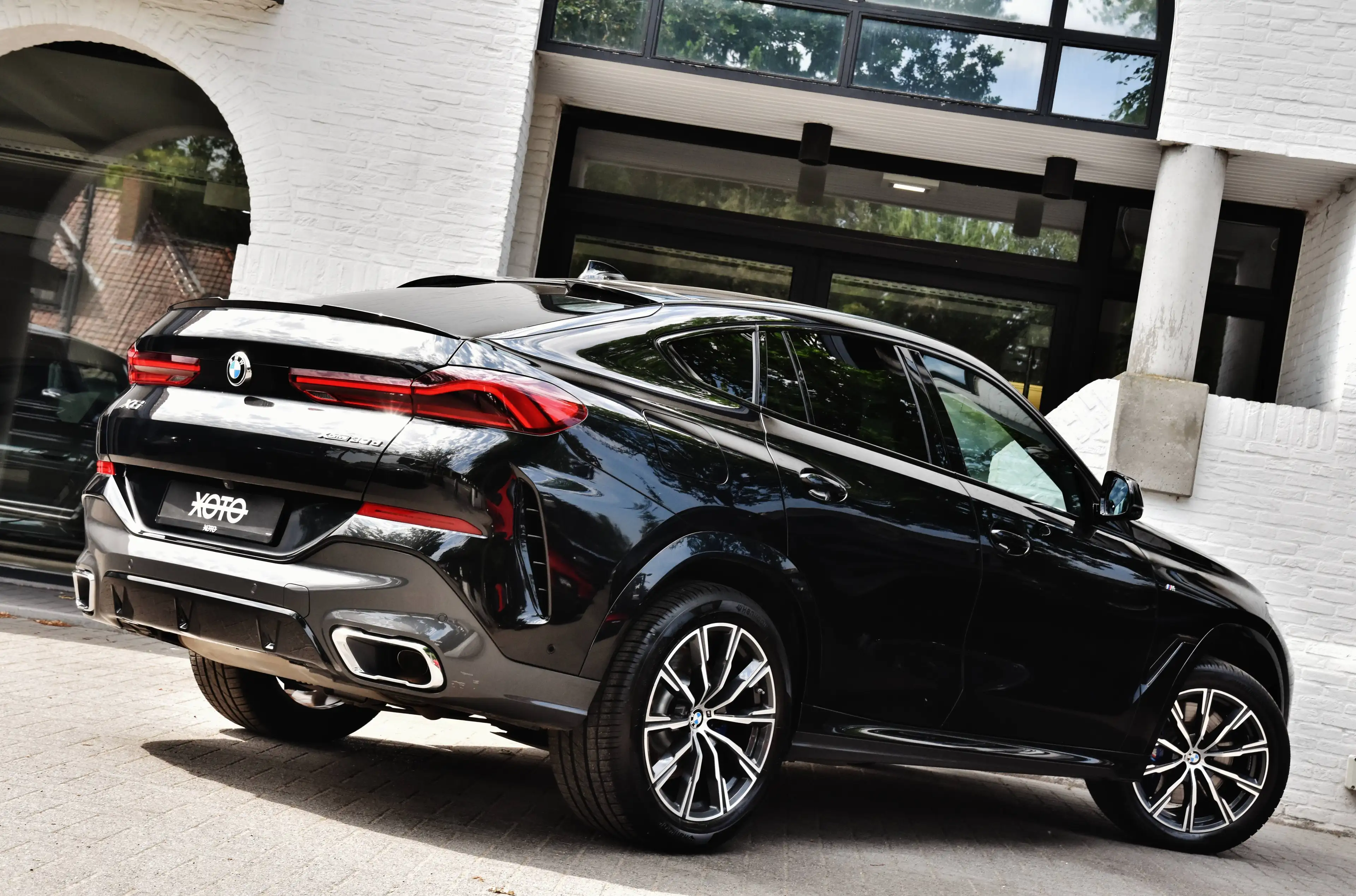 BMW X6 XDRIVE30D AS M PACK *** TREKHAAK / ICONIC GLOW / 360 CAMERA *** — photo 8