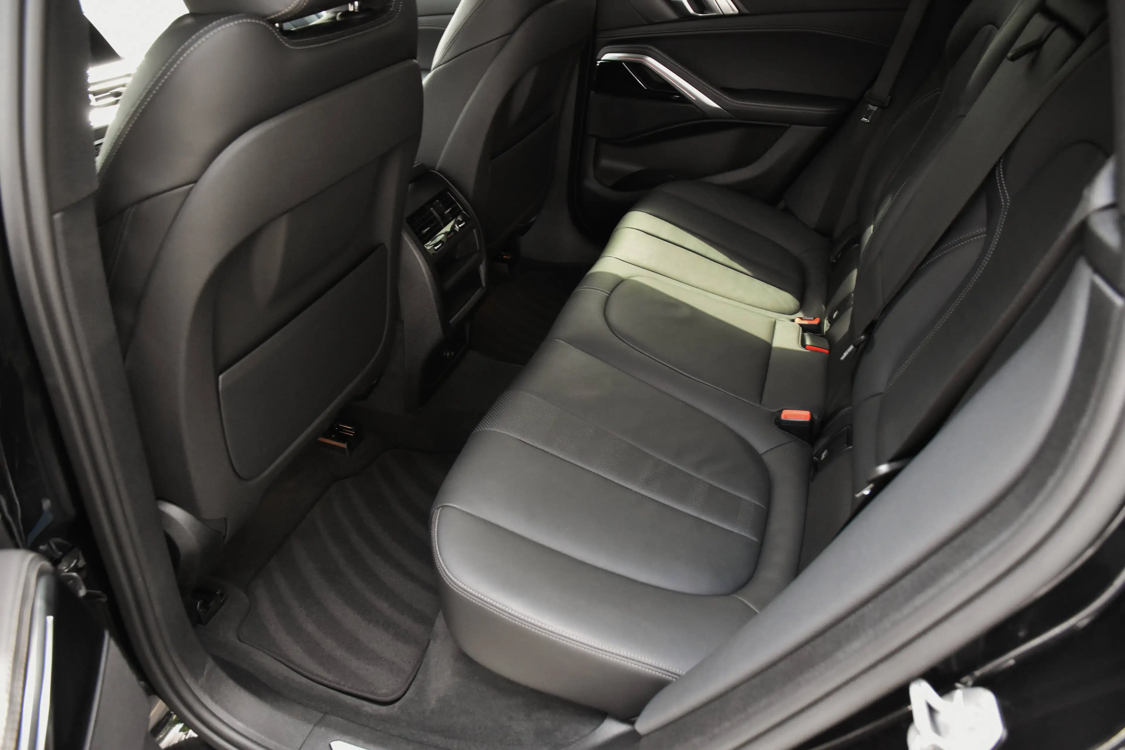 BMW X6 XDRIVE30D AS M PACK *** TREKHAAK / ICONIC GLOW / 360 CAMERA *** — photo 12