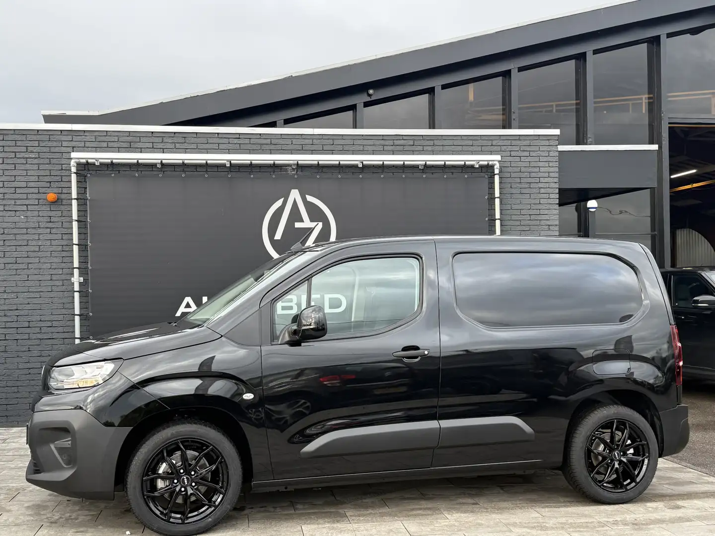 Opel Combo 1.5 BlueHDi 100 S&S L1 Zwart - 1