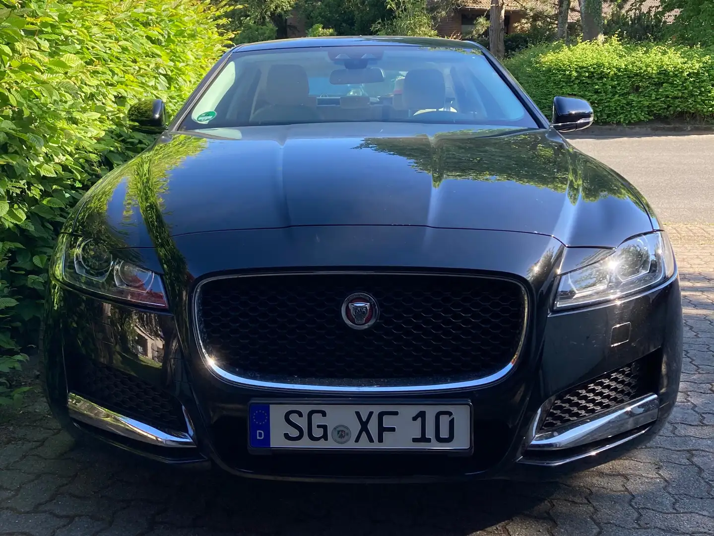 Jaguar XF XF 20d AWD Aut. Pure Schwarz - 1