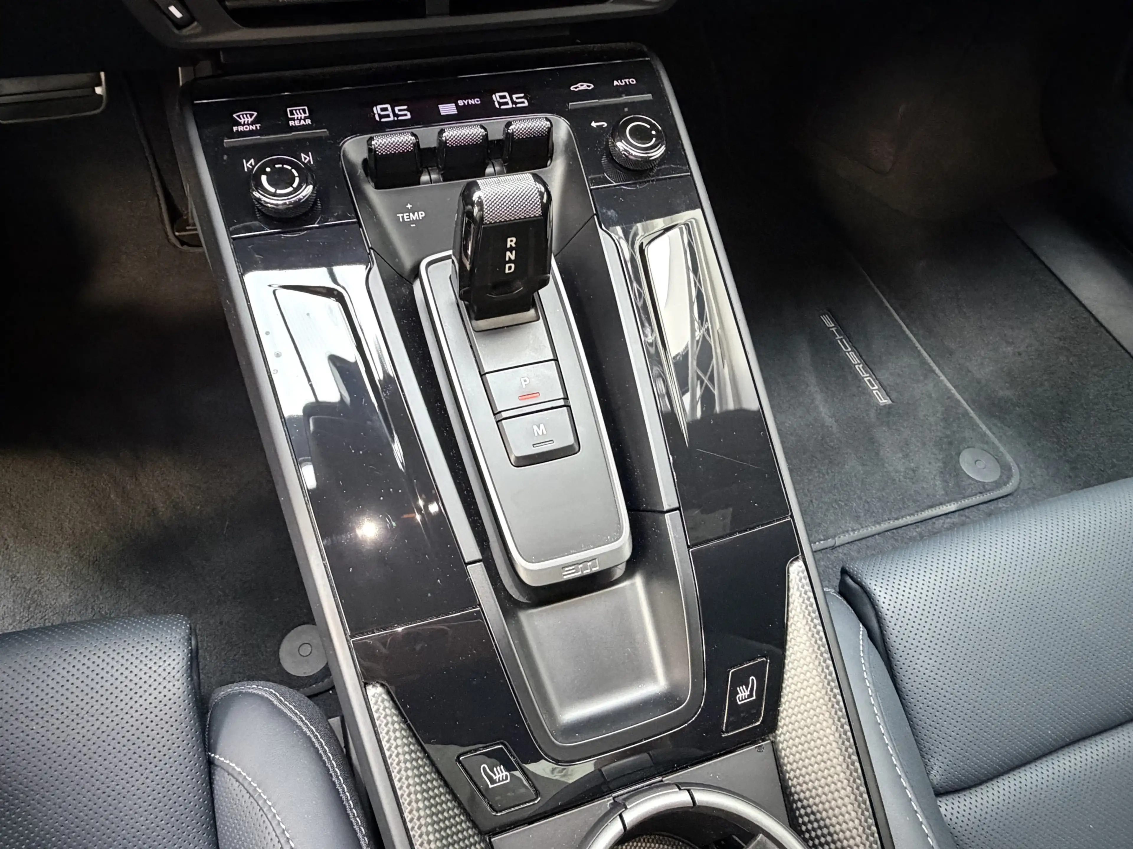 Porsche 992 Coupe GTS Lift Carbon ACC Lederpaket Bose — photo 10
