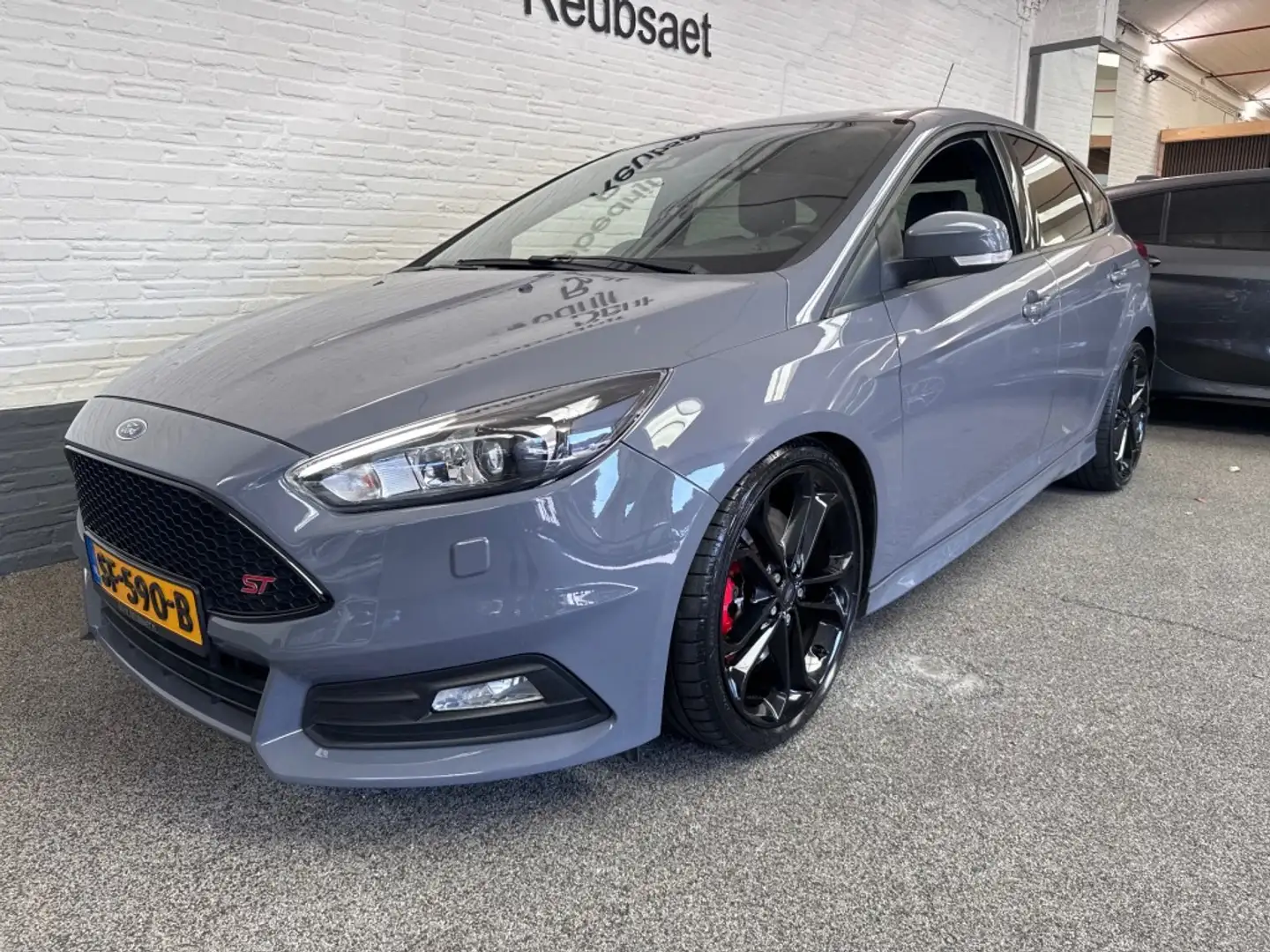 Ford Focus 2.0 Tdci ST-3 Leer Xenon Clima Navi Cruise Incl Ga siva - 2