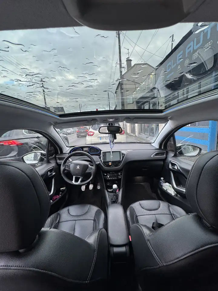 Peugeot 208 1.6 e-HDi 115ch FAP BVM6 FÃ©line