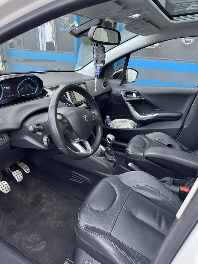Peugeot 208 1.6 e-HDi 115ch FAP BVM6 Féline - 2