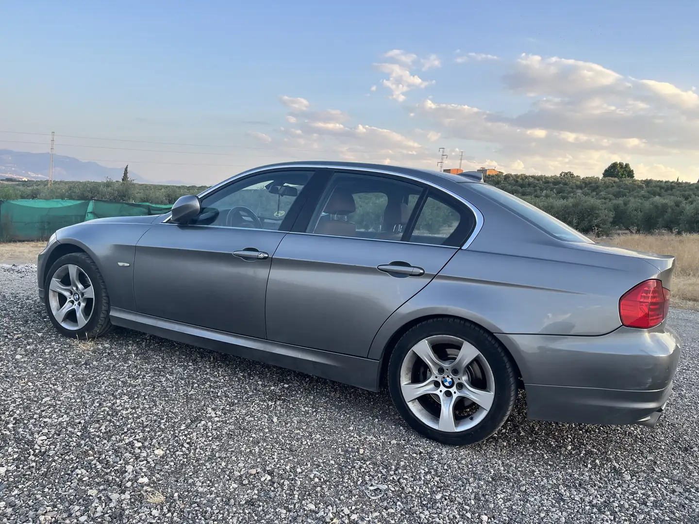 BMW 320 320d xDriveTouring - 2