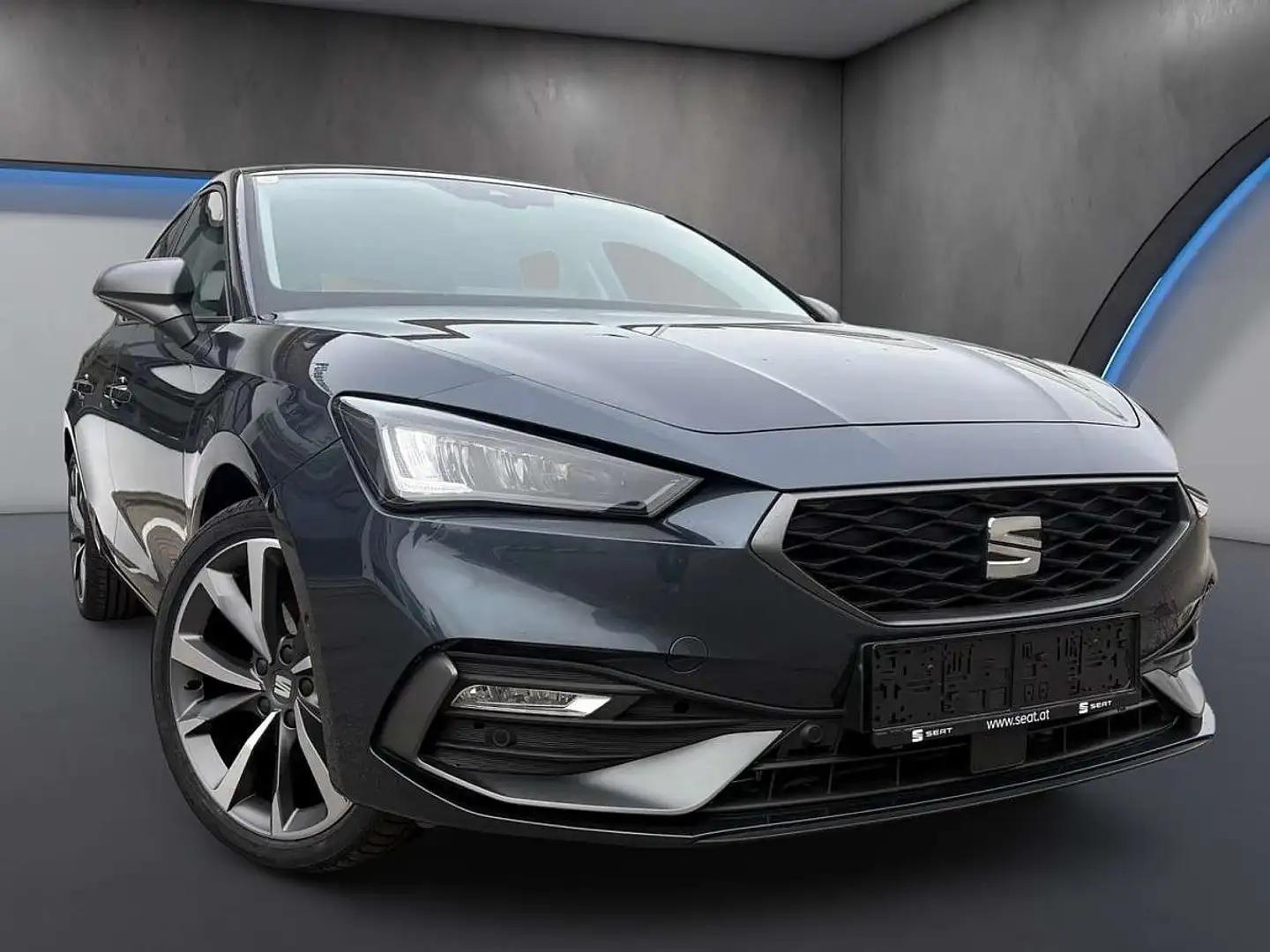 SEAT Leon 1.5 eTSI kW FR*NP: 39.300 Gris - 2