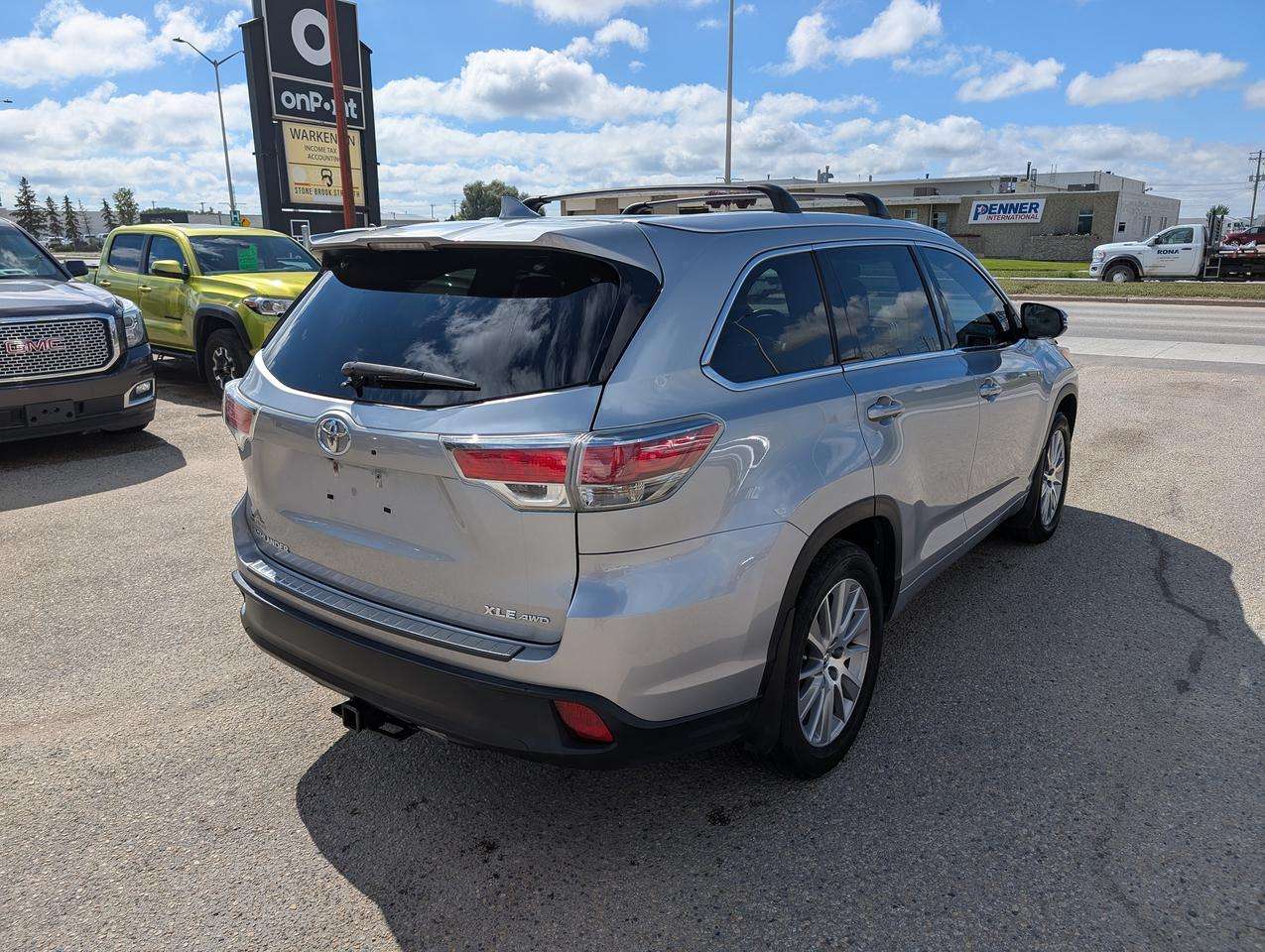 2016 Toyota Highlander XLE | Leather | Navigation | Htd Seats — снимка 1
