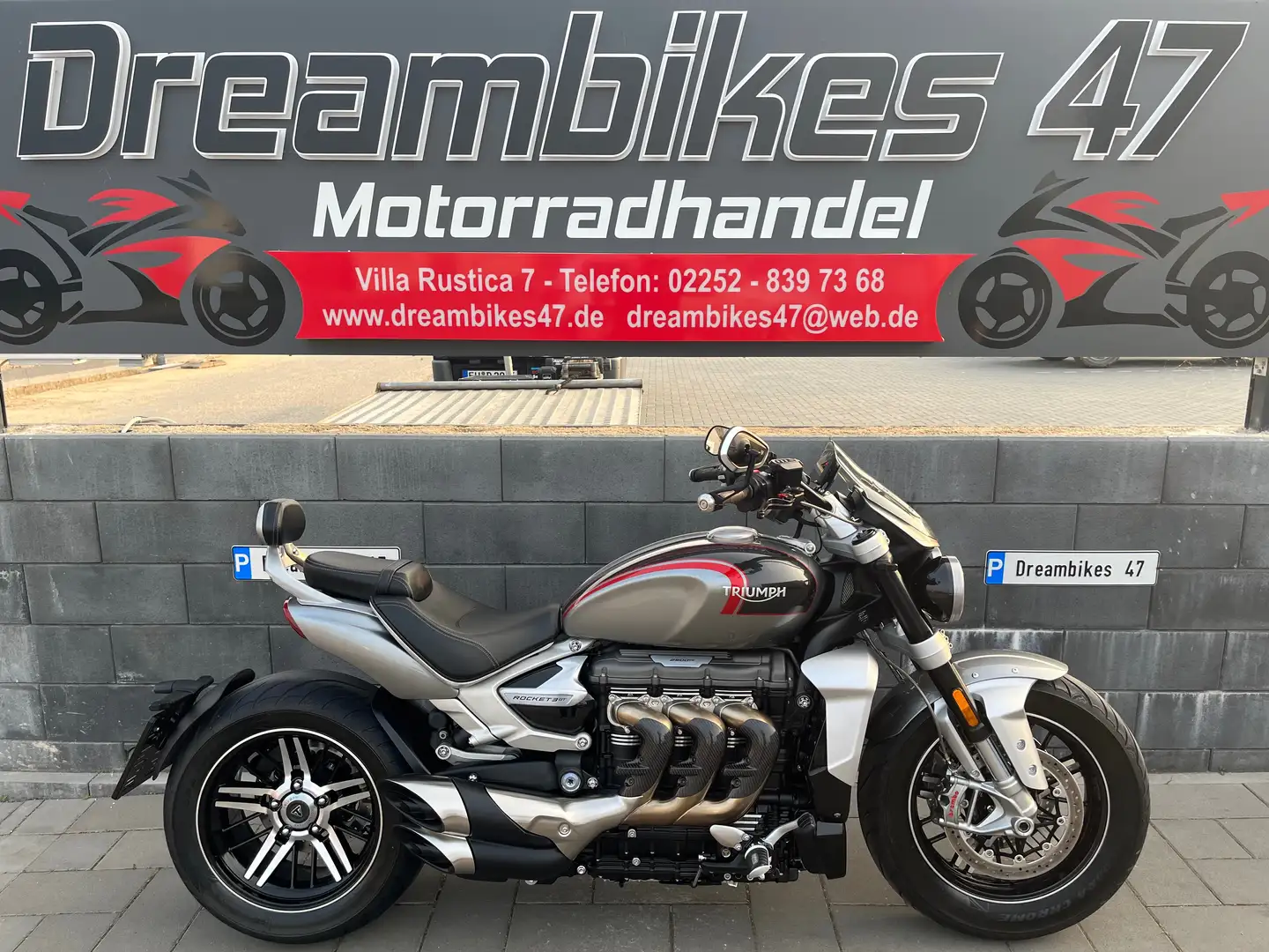 Triumph Rocket 3 GT **1.HAND**NUR 1900 KM**NEUZUSTAND**NAVI**LSL** Gris - 1