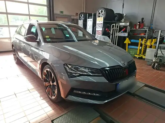 Skoda Superb Combi Sportline Panorama schwenkbare AHK