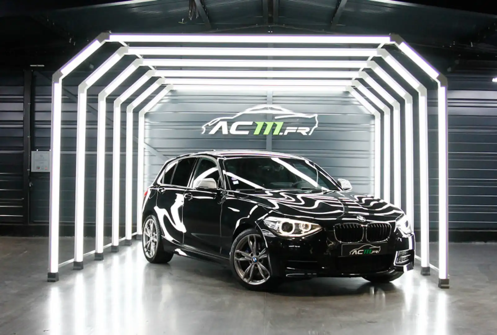 BMW 135 (F21/F20) M135i XDRIVE 320CH M 5P HARMAN KARDON / CARPLAY / CG MOITIE PRIX / M135iA Schwarz - 1