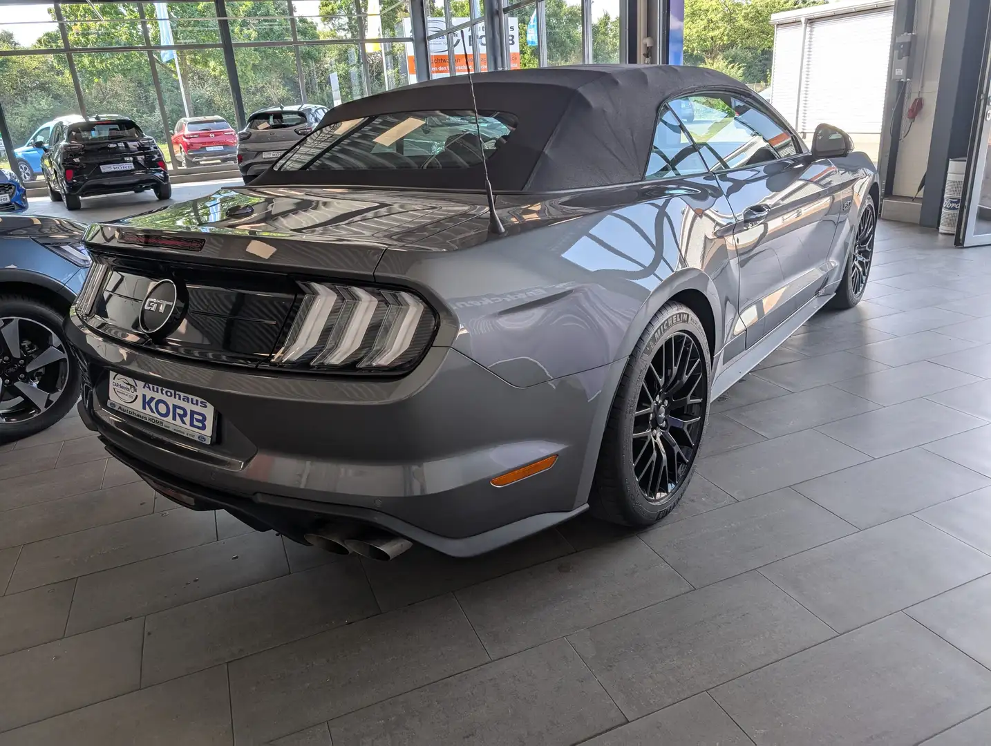 Ford Mustang Convertible 5.0 Ti-VCT V8 Aut., Deutsches Modell Grijs - 2