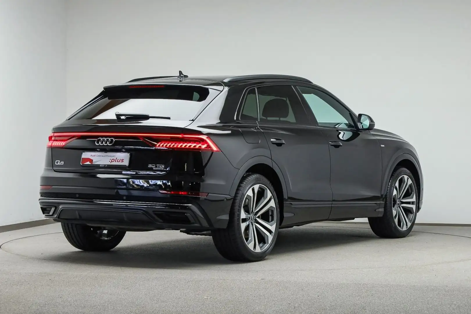 Audi Q8 50 TDI 2 x S line*Pano*AHK*Assist*B&O*Matrix Zwart - 2