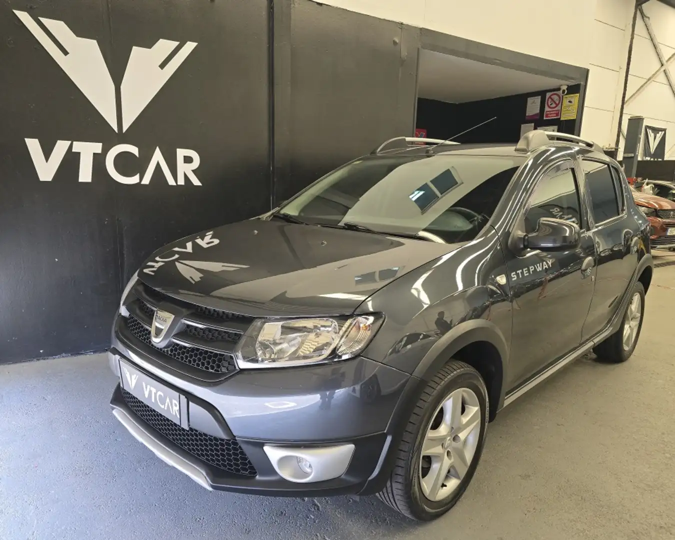 Dacia Sandero 0.9 TCE Stepway 90 Gris - 1