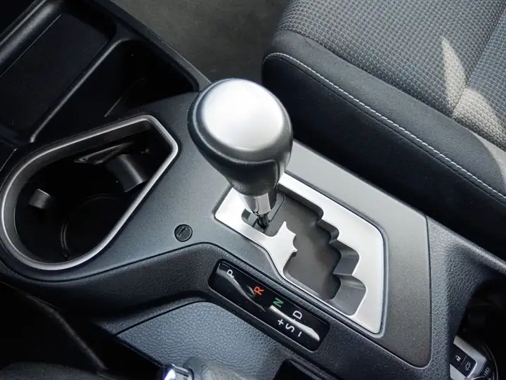 Toyota RAV4 2.5 hybrid 2WD Advance 2016, foto 16