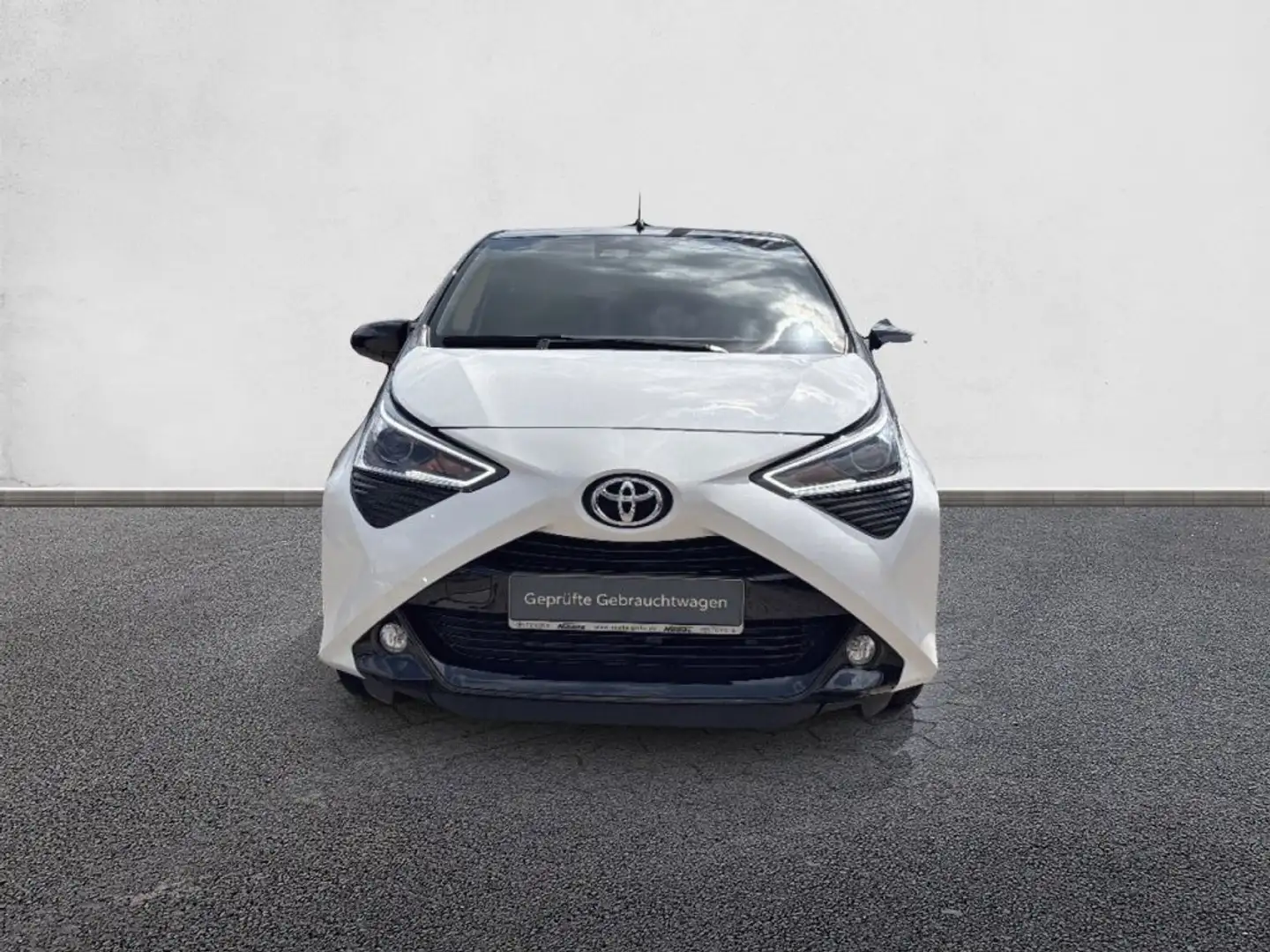 Toyota Aygo x-final White - 2