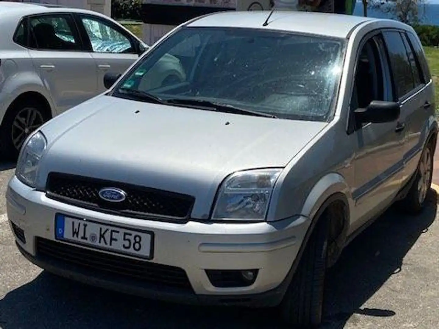 Ford Fusion Fusion 1.6 + Silber - 2