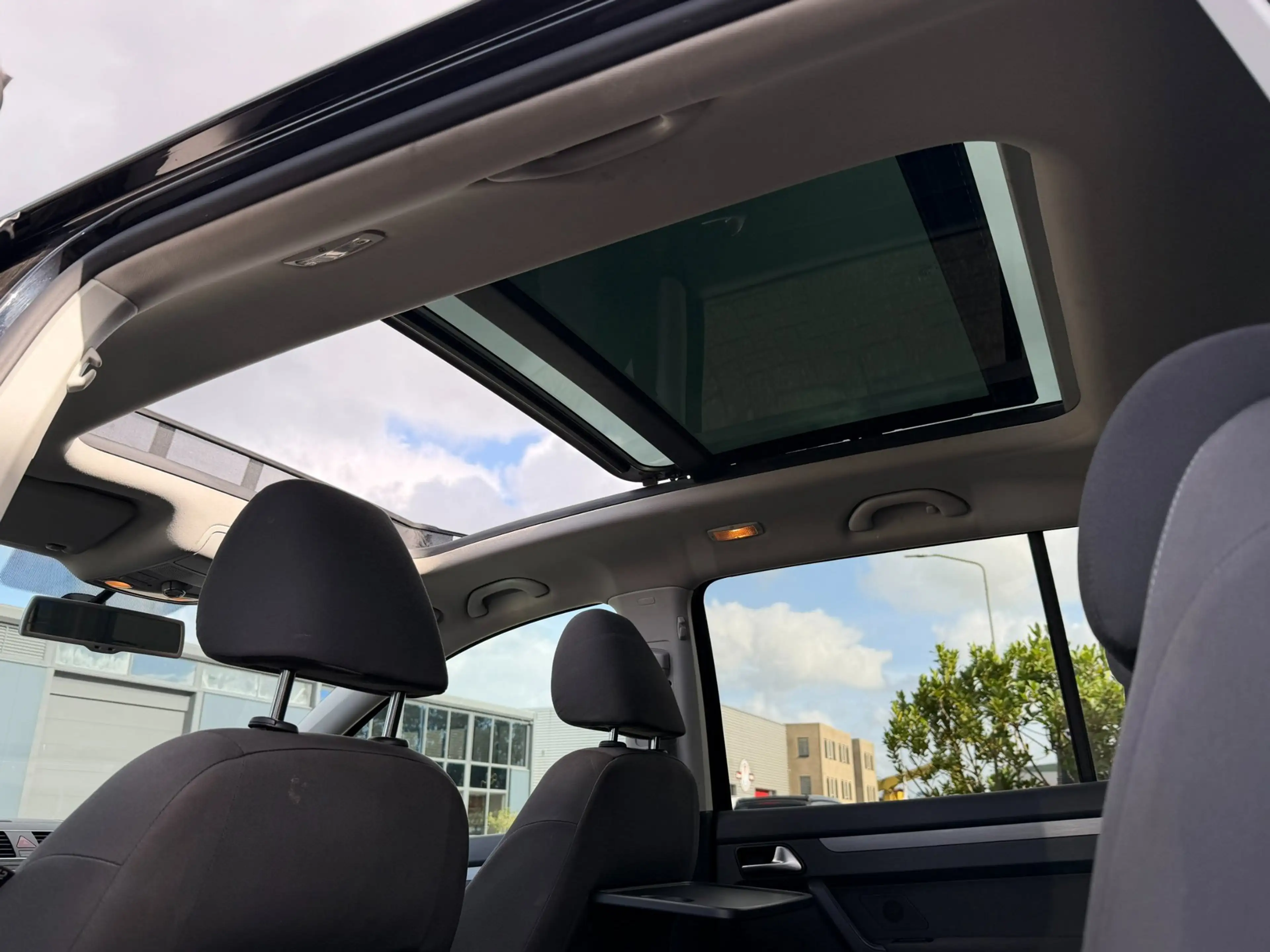 Volkswagen Touran 1.4 TSI Highline DSG l PANO l TREKHAAK — photo 9