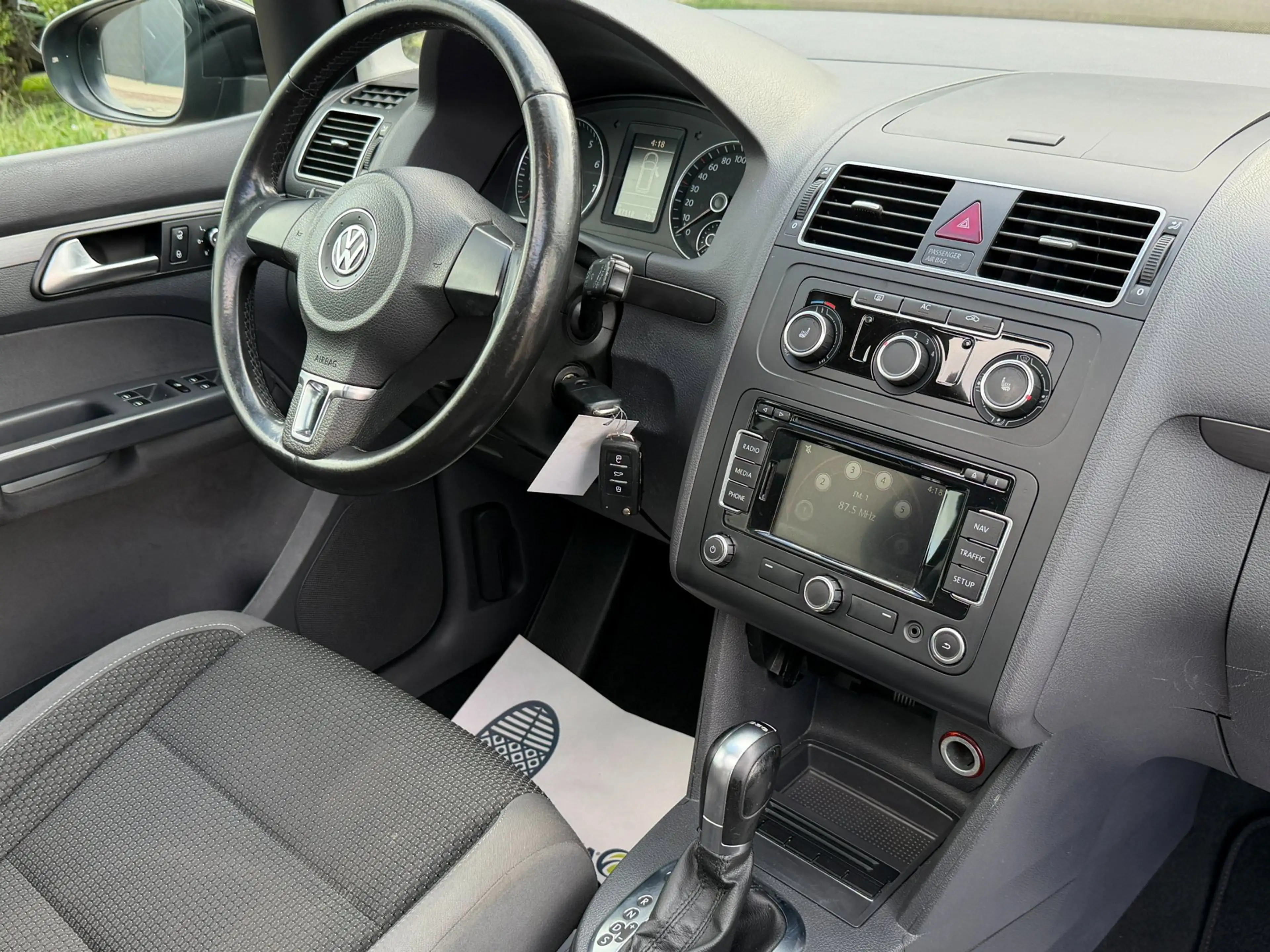 Volkswagen Touran 1.4 TSI Highline DSG l PANO l TREKHAAK — photo 22