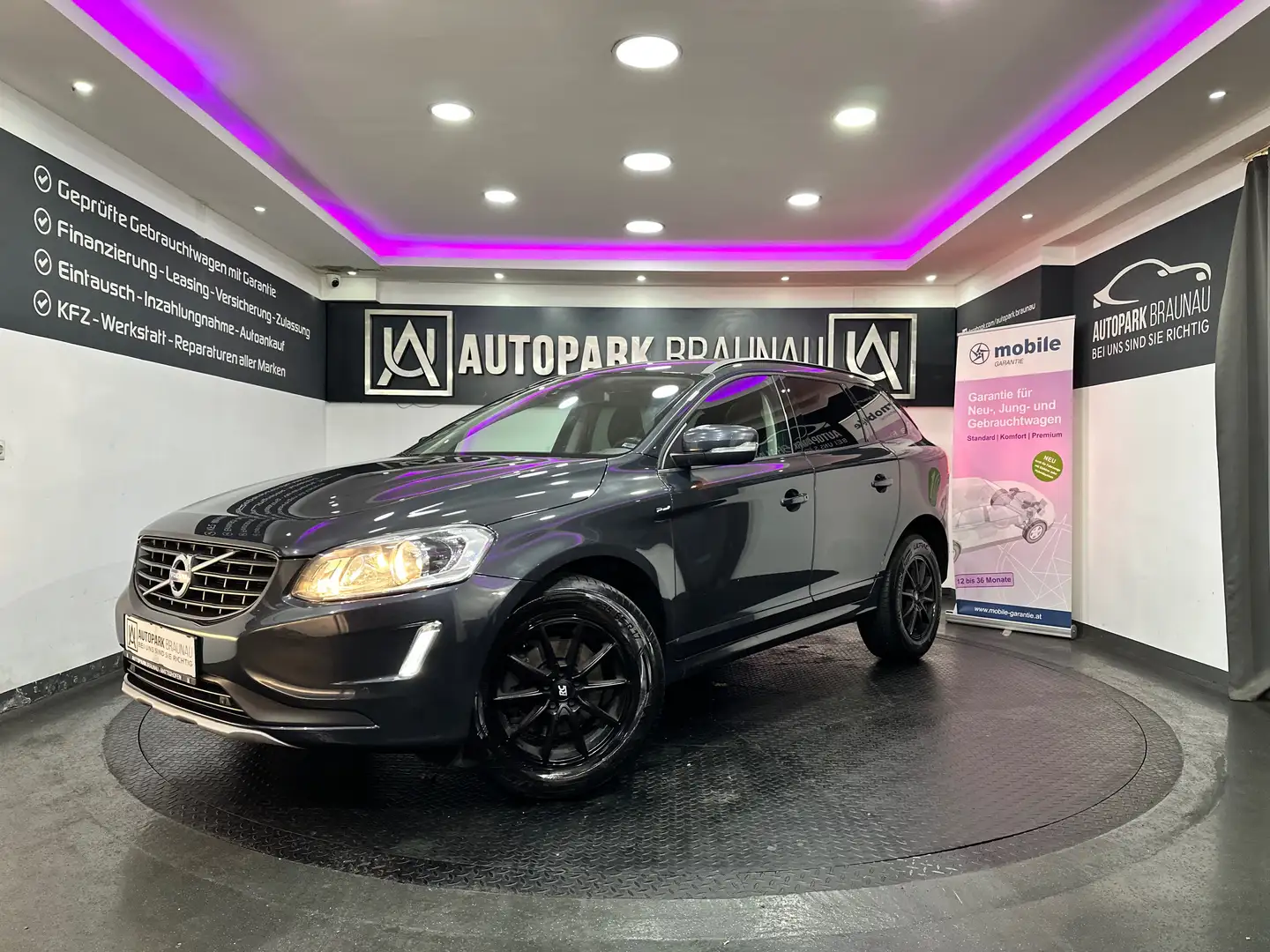 Volvo XC60 D3 Kinetic *SZH*NAVI*PDC* Gris - 1