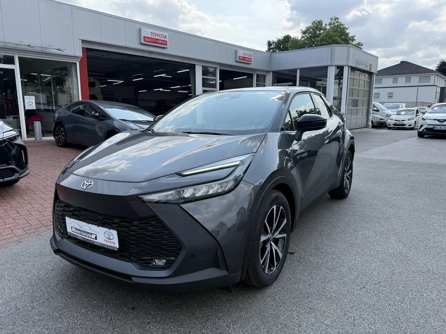 Toyota C-HR 1.8 Hybrid Team Deutschland Gris - 2