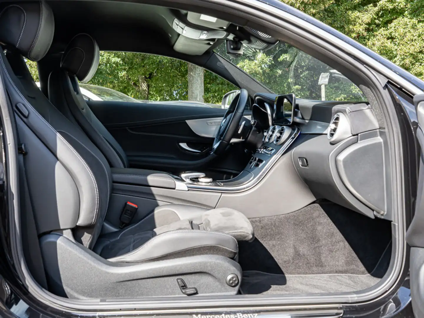Mercedes-Benz C 220 d Coupé AMG-Sport/Multibeam/Cam/Ambiente Zwart - 2